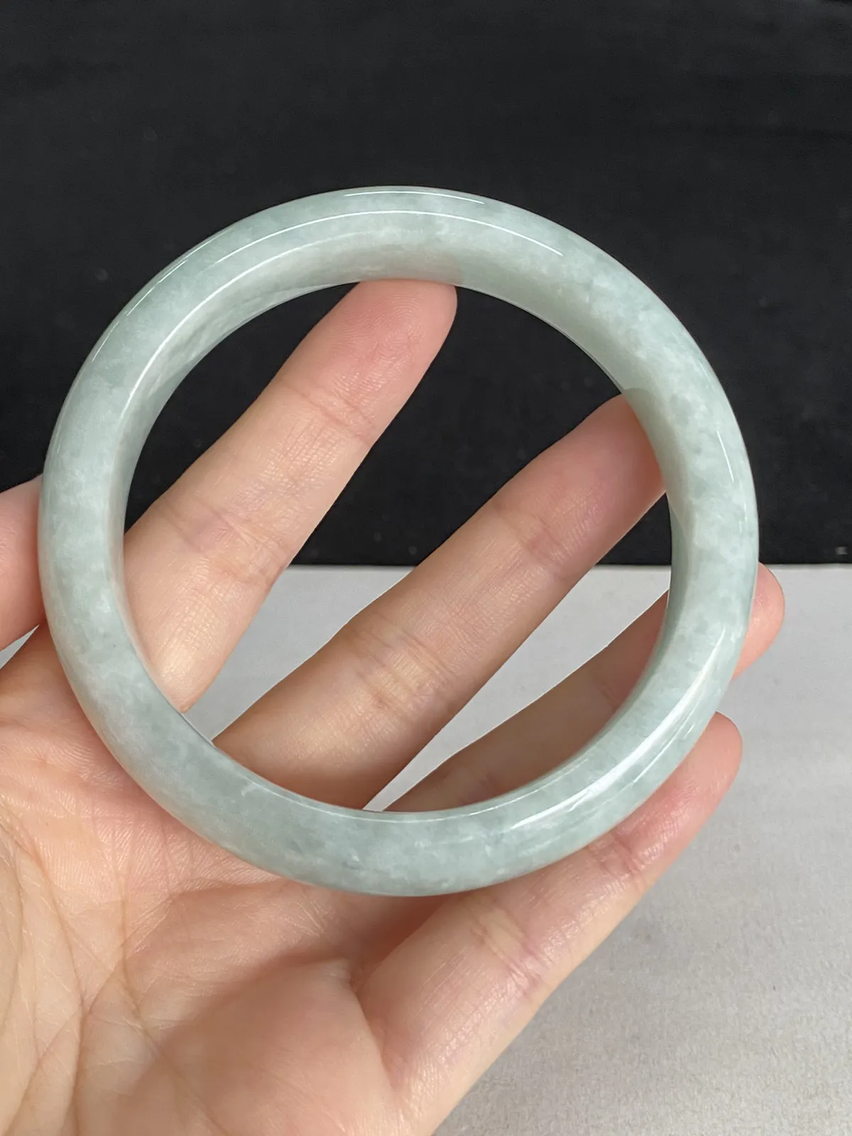 正圈60.4圈口，翡翠豆种白色手镯