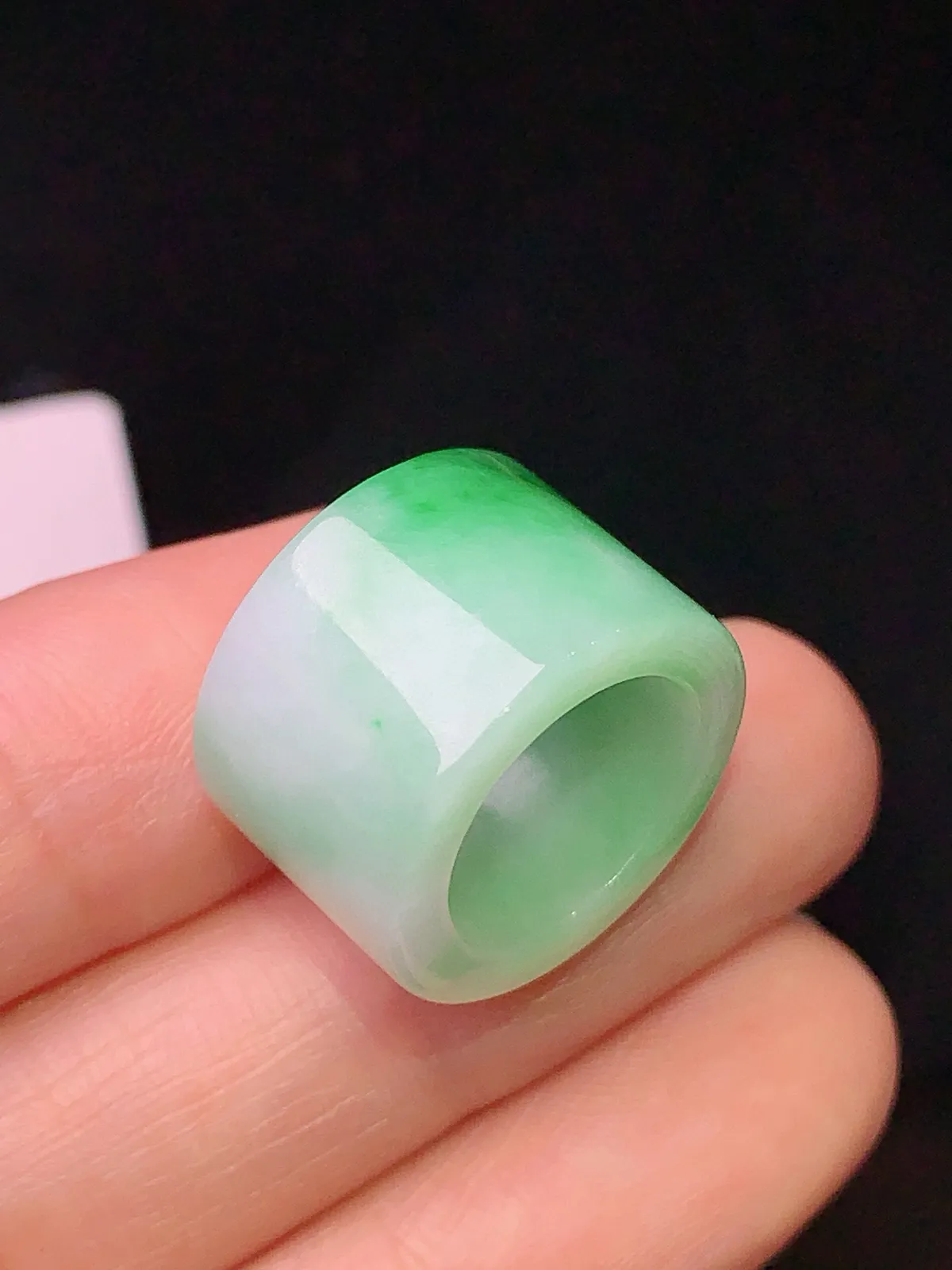 #专拍链接，飘绿路路通吊坠 玉质细腻 色泽清新艳丽 整体尺寸18*18*12