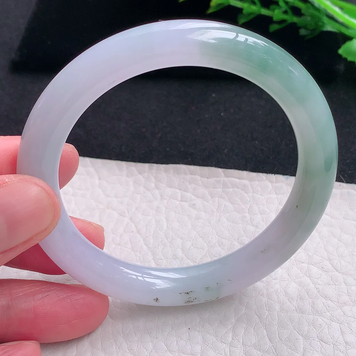 z自然光54*9.3*9美人镯 天然缅甸翡翠a货飘花秀气圆条珠宝玉手镯