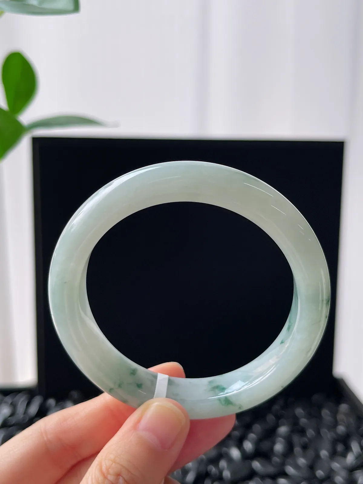 正圈55圈口，翡翠冰糯种飘绿手镯