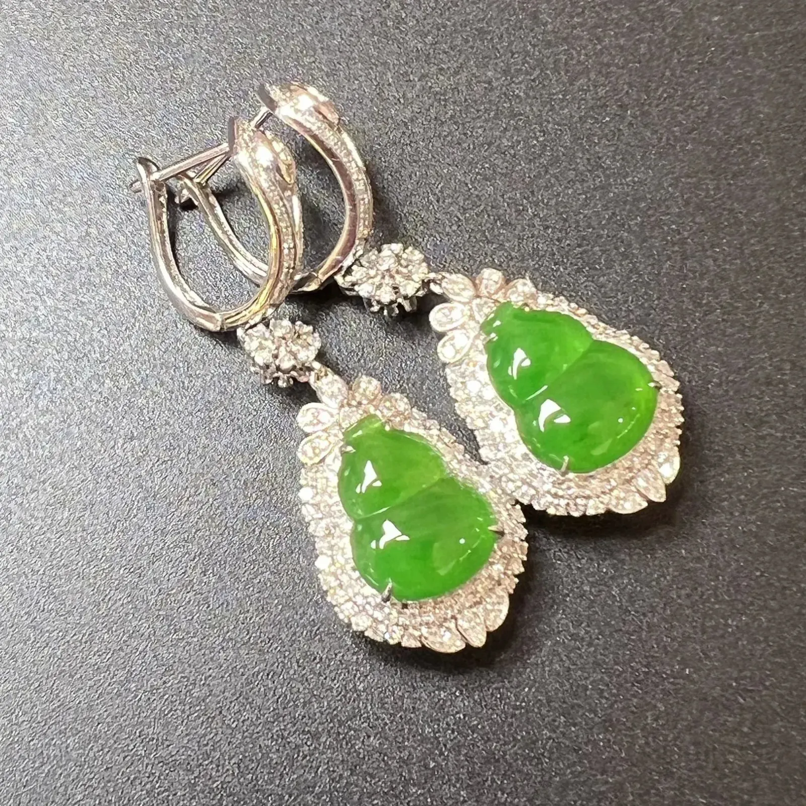 满色葫芦耳坠整体尺寸41.3*14.5*9.3 /裸石尺寸12.7*9.8*2.8