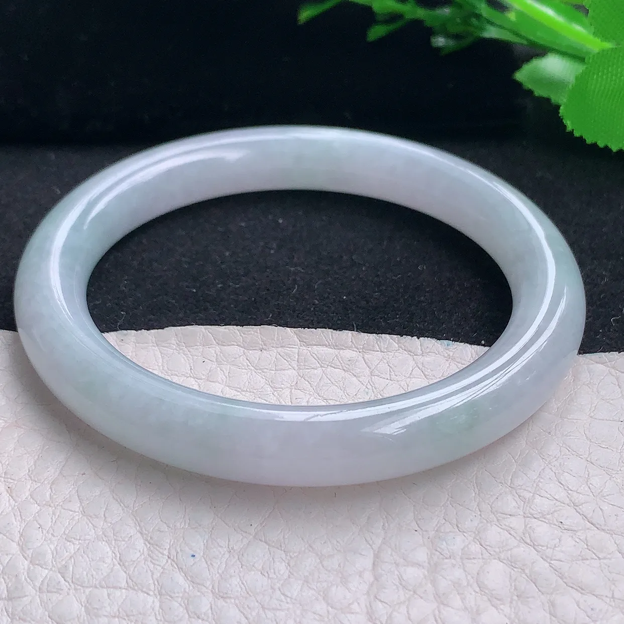 n小圈口52*8.5美人镯 天然缅甸翡翠a货清新秀气圆条珠宝玉手镯