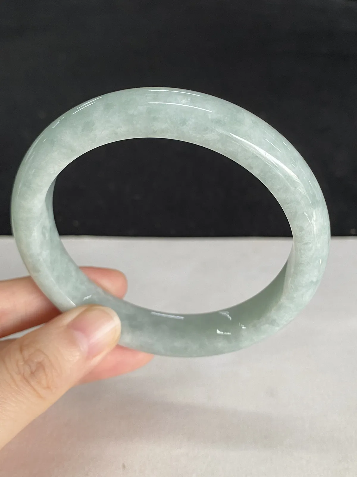 正圈60.4圈口，翡翠豆种白色手镯