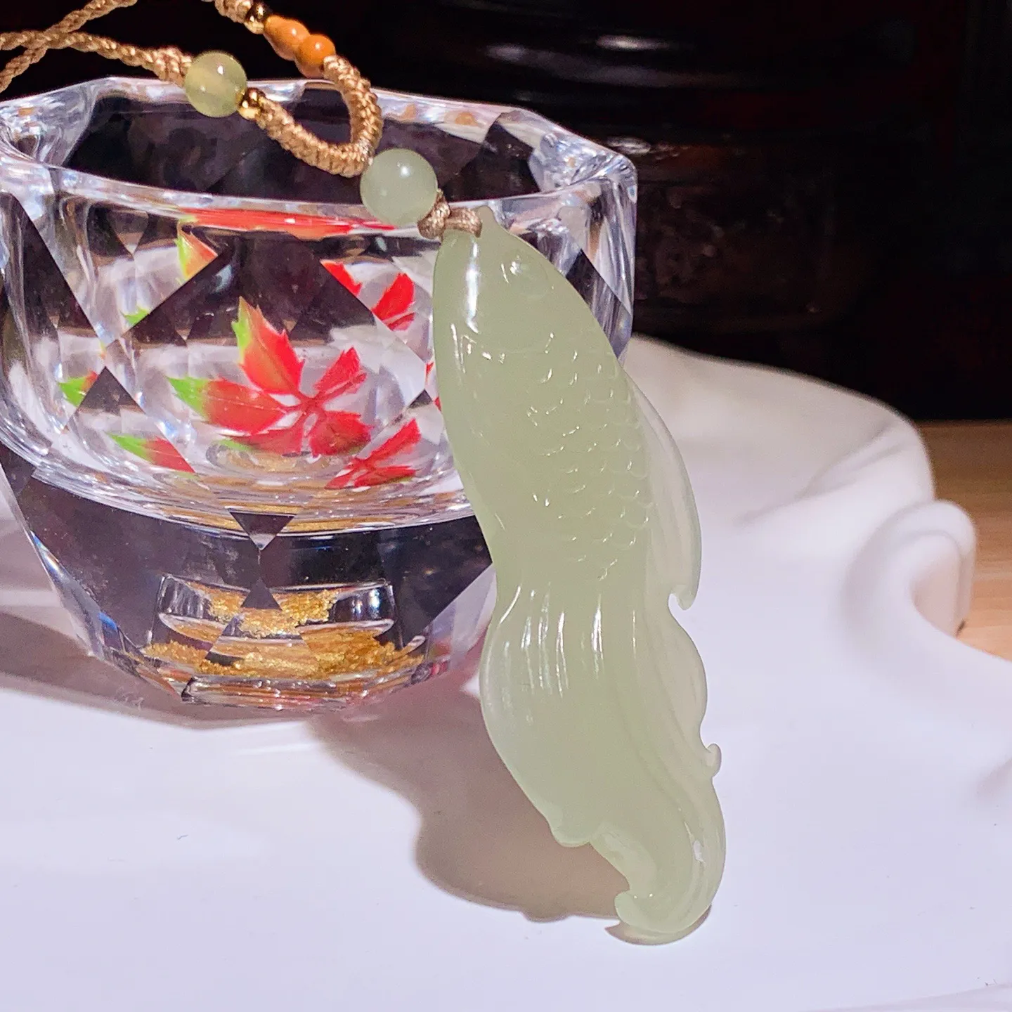 和田玉晴水年年有余鱼挂件。尺寸58/20/6重11.3克 无裂无杂 玉质细腻油润 底色纯净 脂粉好，品质好。lt251029