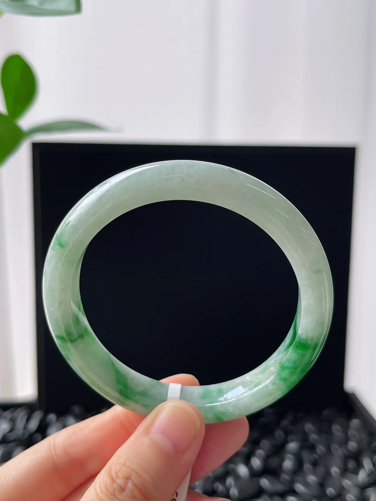 正圈55圈口，翡翠糯化种飘绿手镯