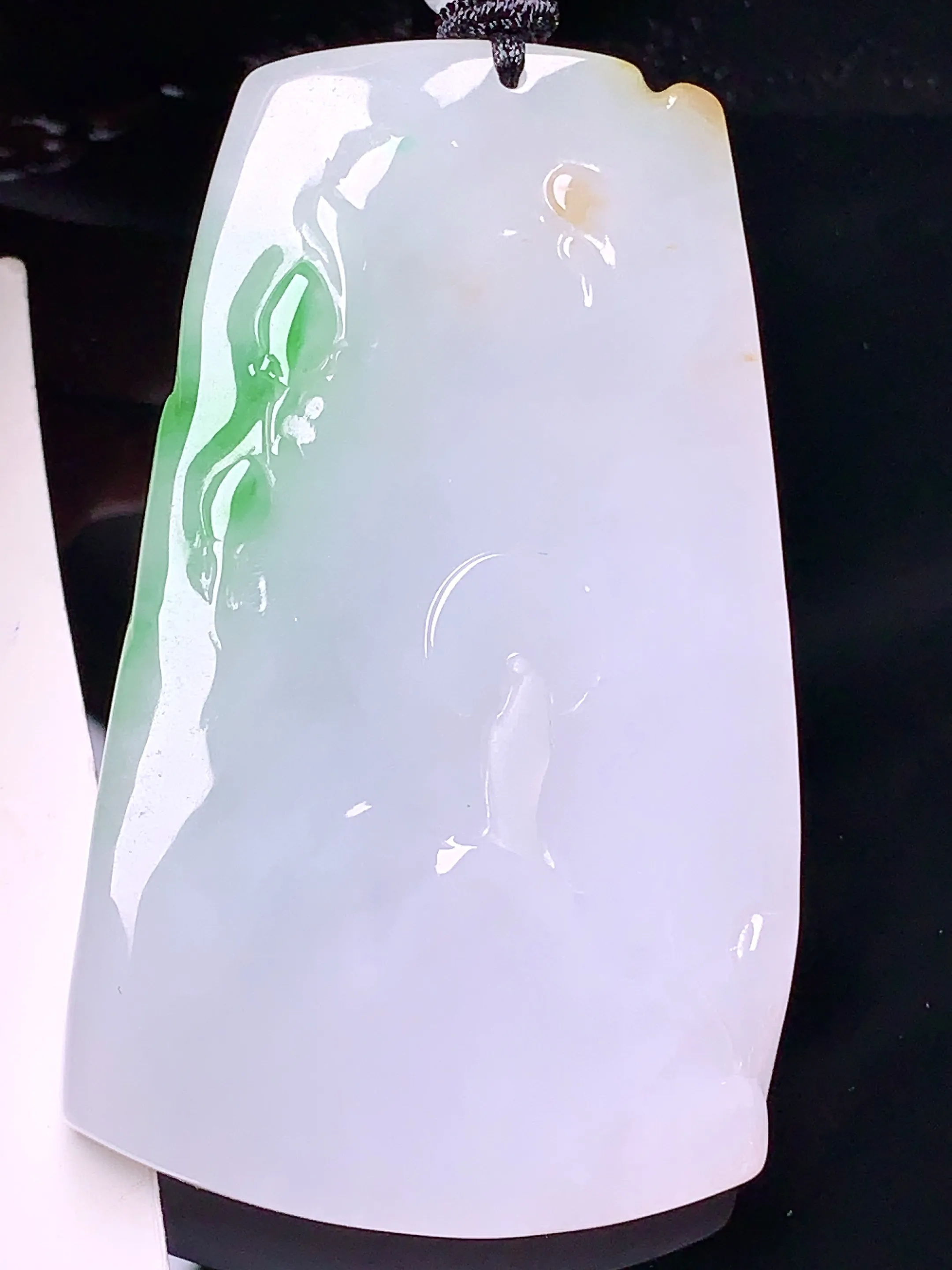 飘绿悟道吊坠 玉质细腻 色泽艳丽 水润亮眼  整体尺寸65.7*38.7*6