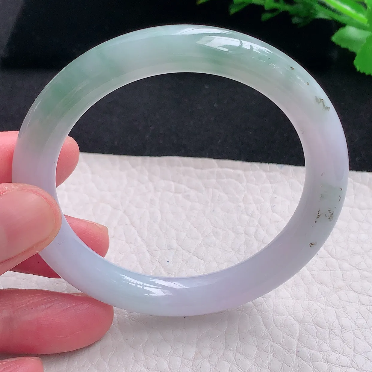 z自然光54*9.3*9美人镯 天然缅甸翡翠a货飘花秀气圆条珠宝玉手镯