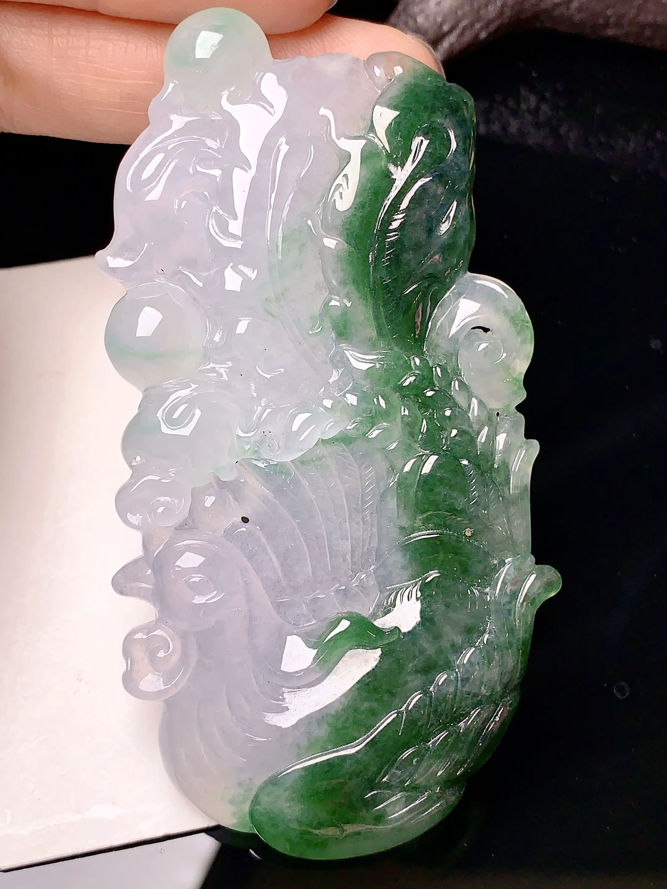 飘绿凤凰吊坠 玉质细腻 色泽艳丽 水润亮眼  整体尺寸78.8*40*7.6