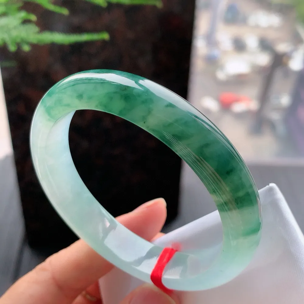 贵妃冰玻飘花 无瑕 尺寸:55.1/49.1/12.6/7.6 花美 种水好🥰🥰