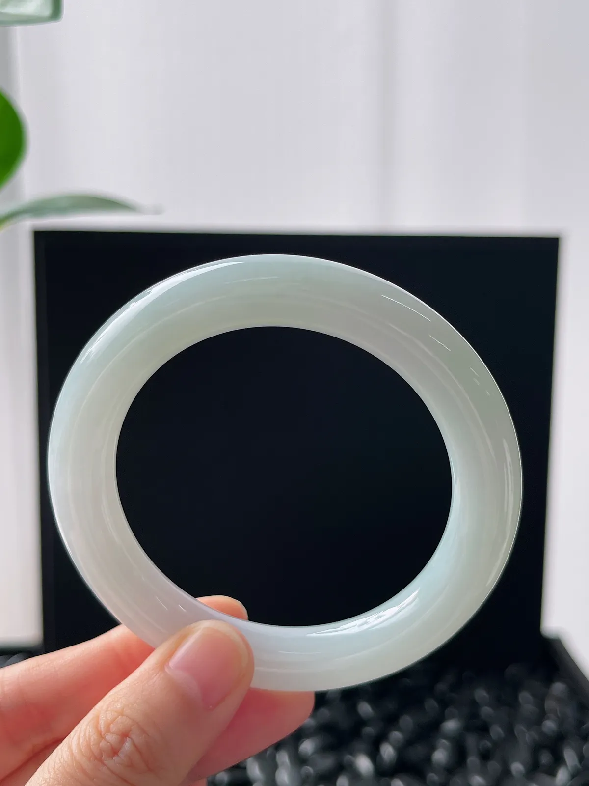 圆镯53圈口，翡翠糯化种白色手镯