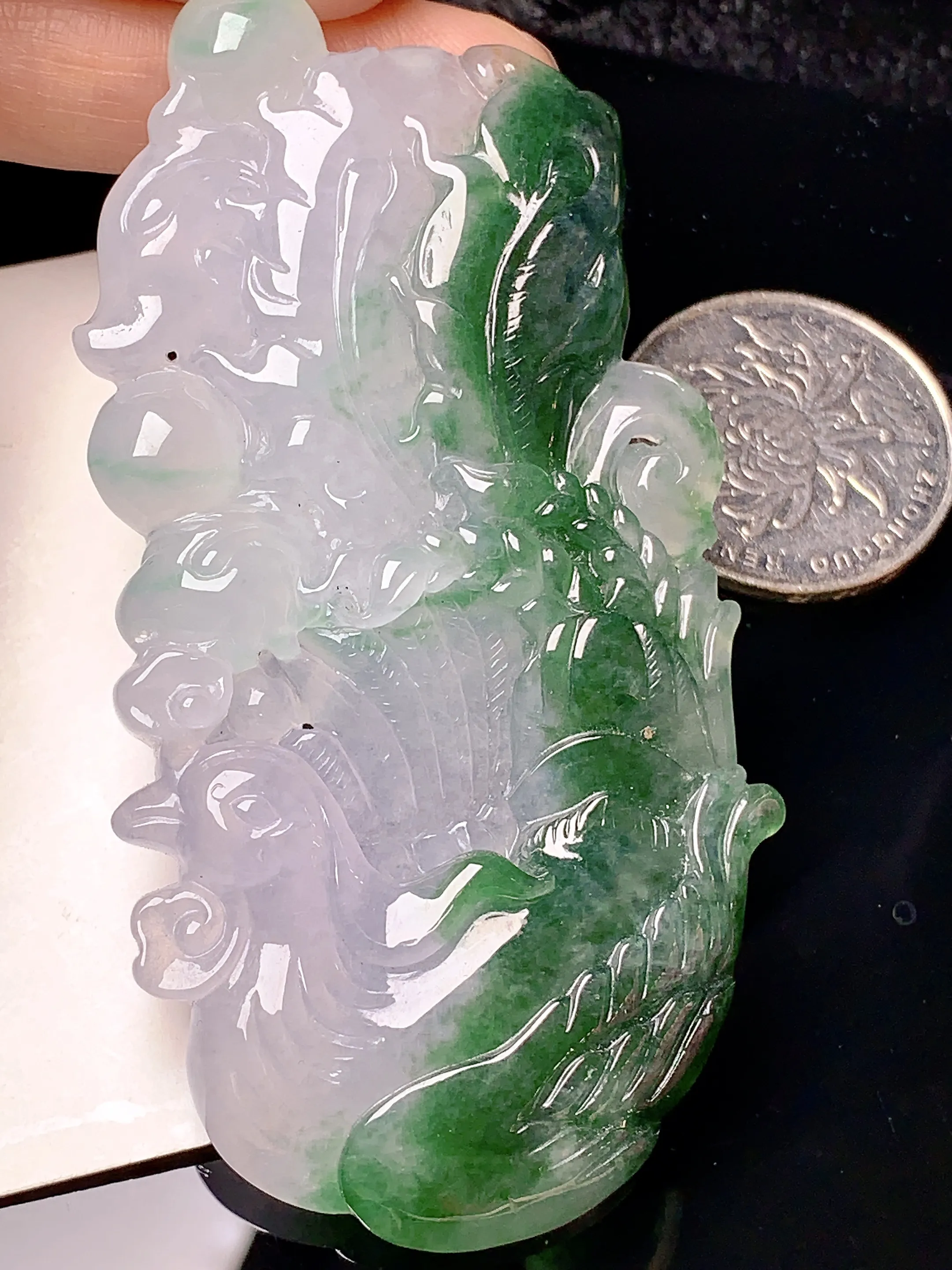 飘绿凤凰吊坠 玉质细腻 色泽艳丽 水润亮眼  整体尺寸78.8*40*7.6