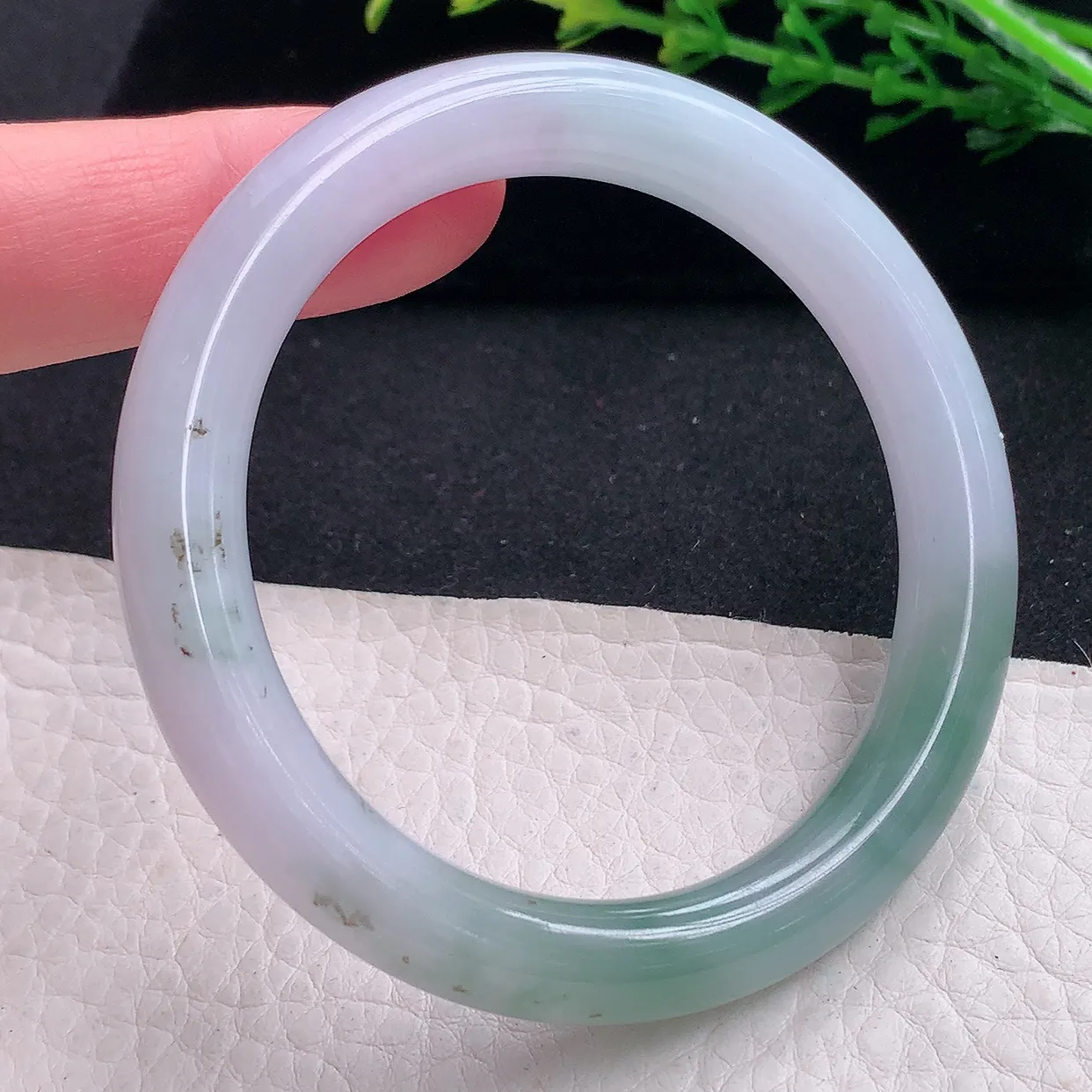 z自然光54*9.3*9美人镯 天然缅甸翡翠a货飘花秀气圆条珠宝玉手镯