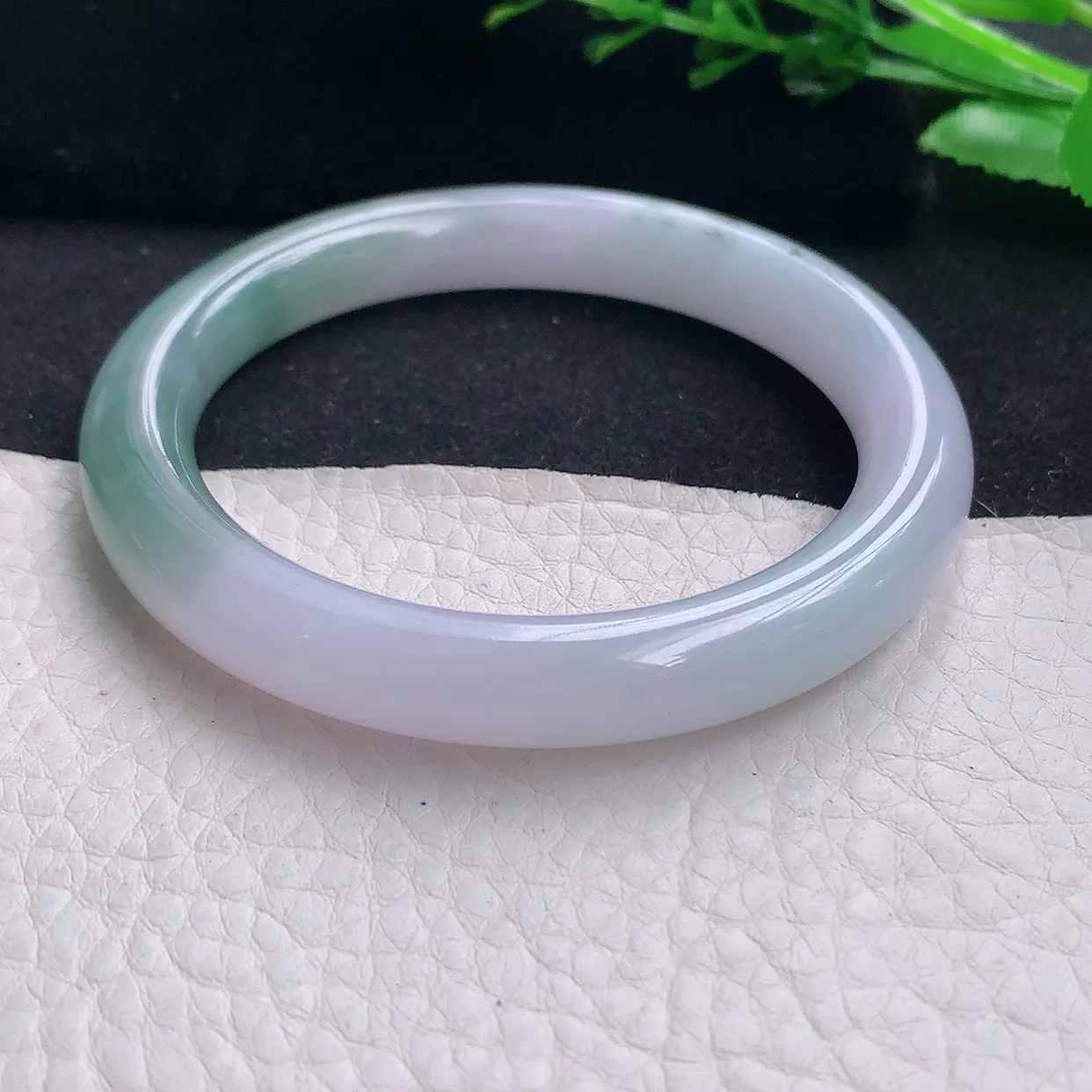 z自然光54*9.3*9美人镯 天然缅甸翡翠a货飘花秀气圆条珠宝玉手镯