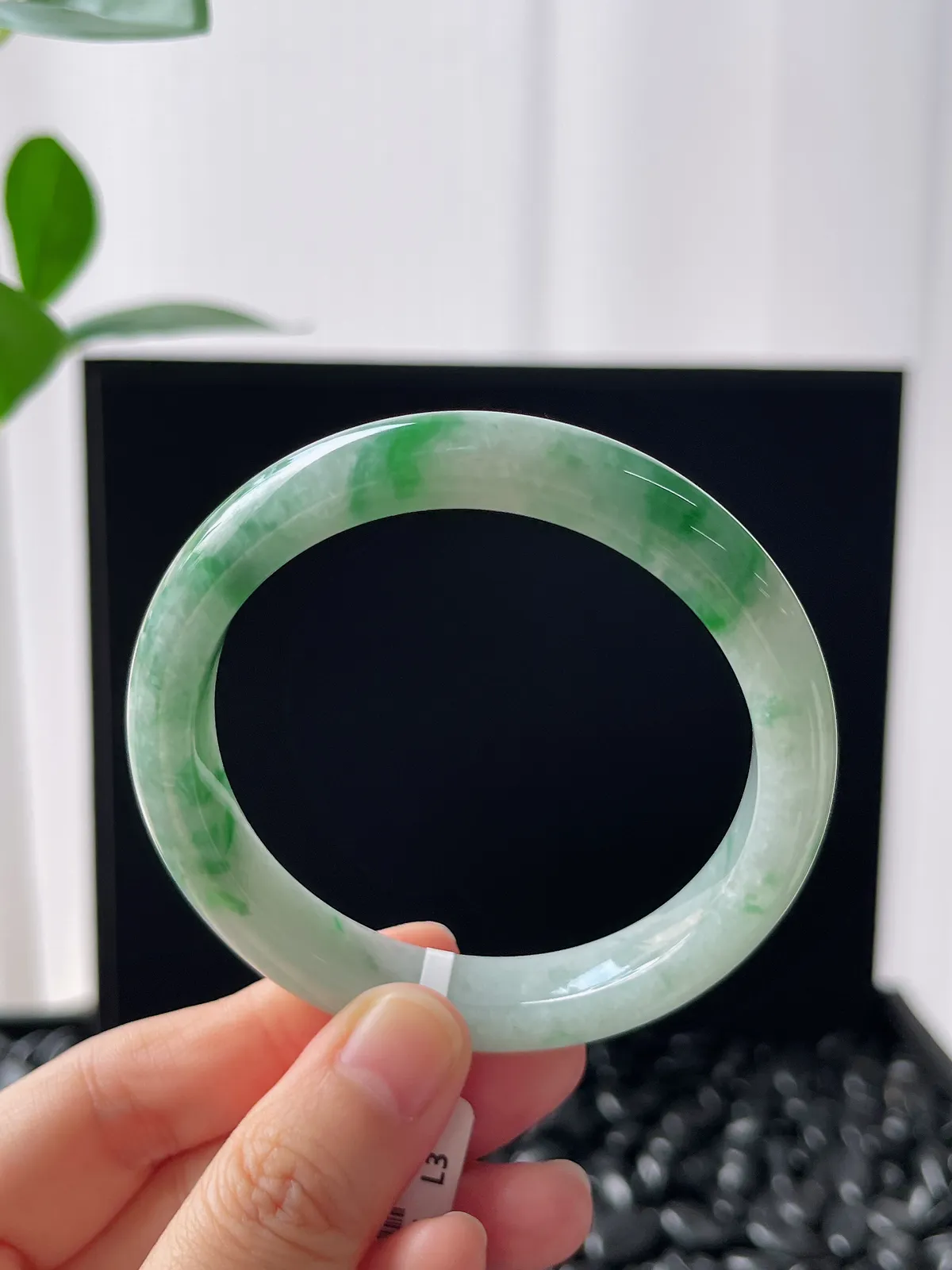 正圈55圈口，翡翠糯化种飘绿手镯