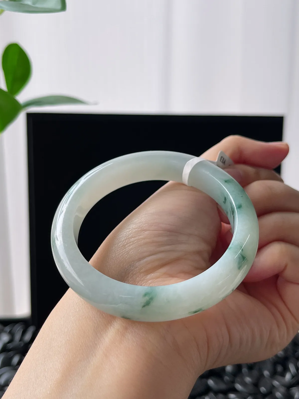 正圈55圈口，翡翠冰糯种飘绿手镯