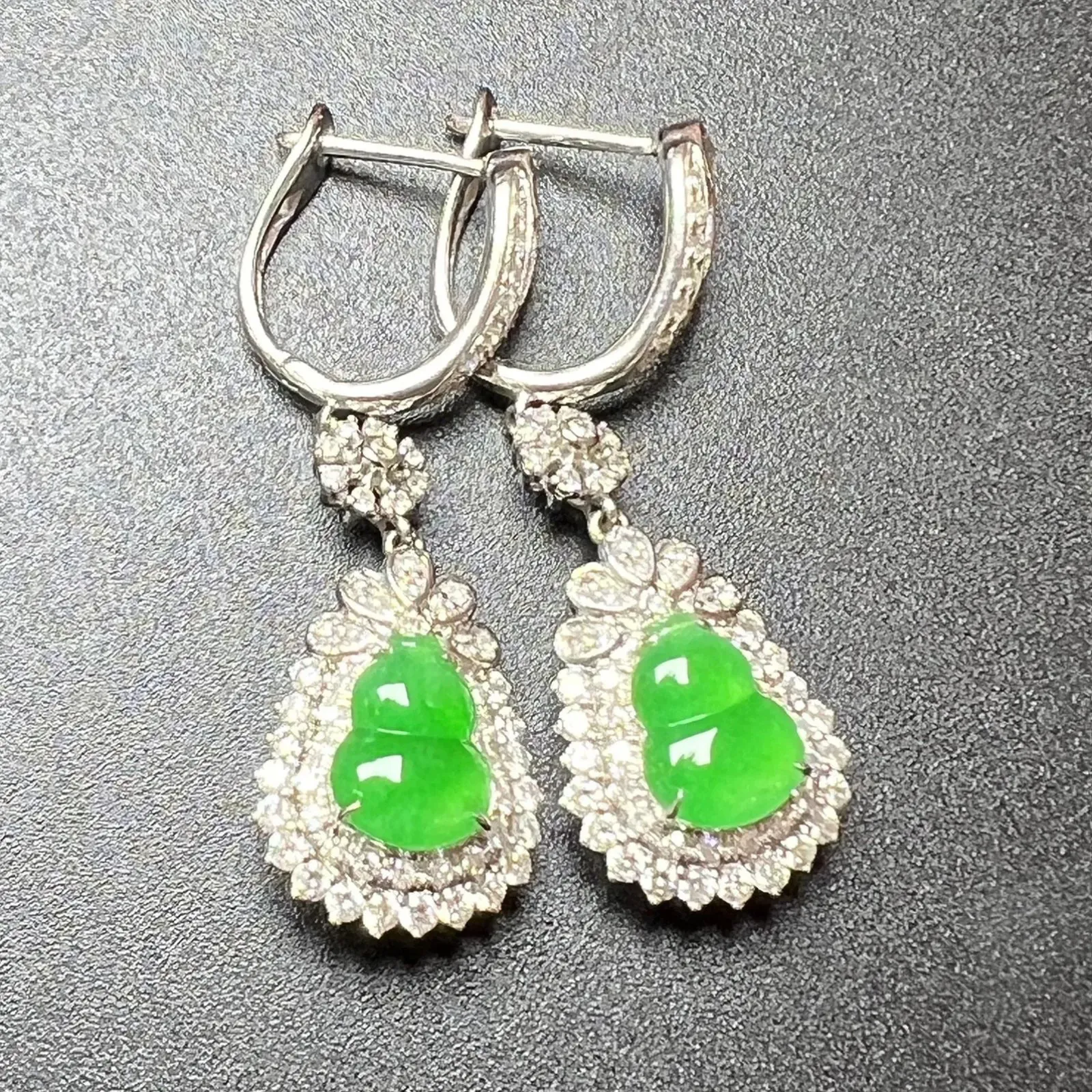 阳绿葫芦耳坠整体尺寸38.7*12.5*7.7 /裸石尺寸8.8*6.7*2.3