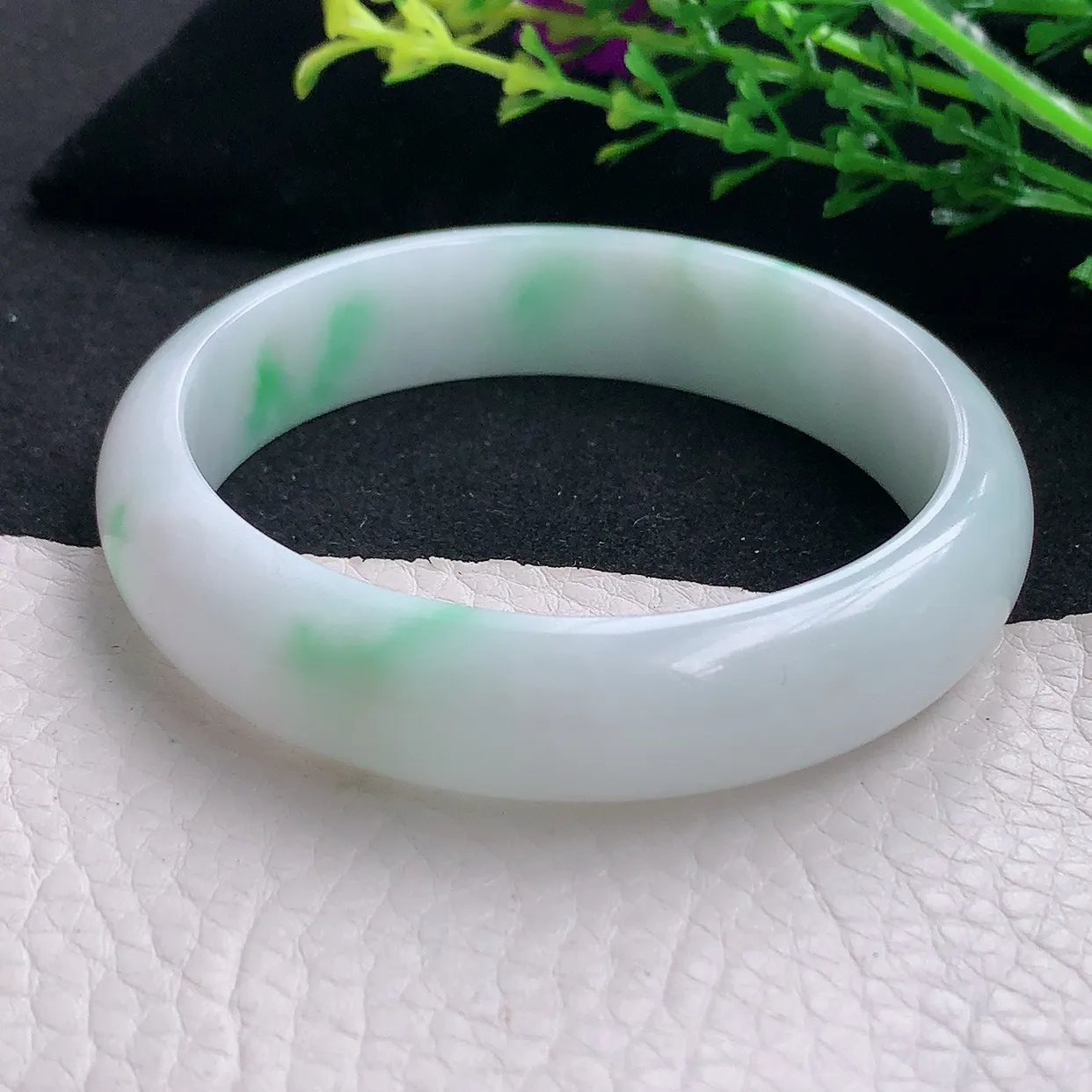 jm自然光57*13.7*7平安镯 天然缅甸翡翠a货飘绿宽边珠宝玉手镯