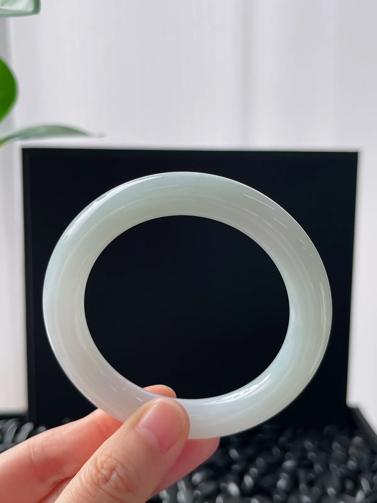 圆镯53圈口，翡翠糯化种白色手镯