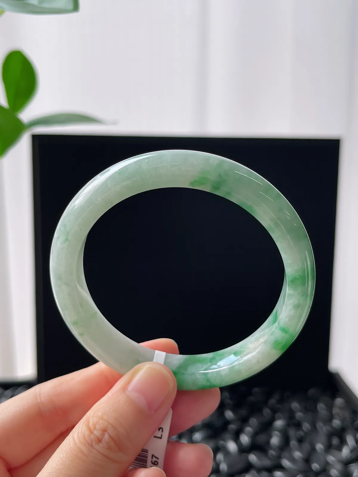 正圈55圈口，翡翠糯化种飘绿手镯