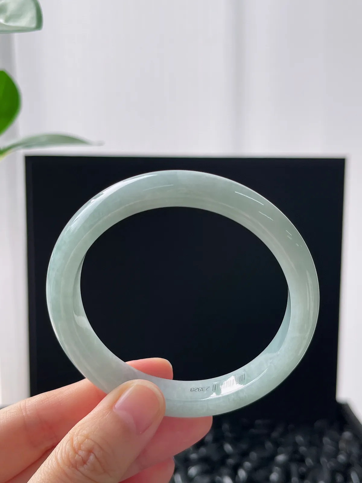 正圈55.2圈口，翡翠糯化种淡绿色手镯