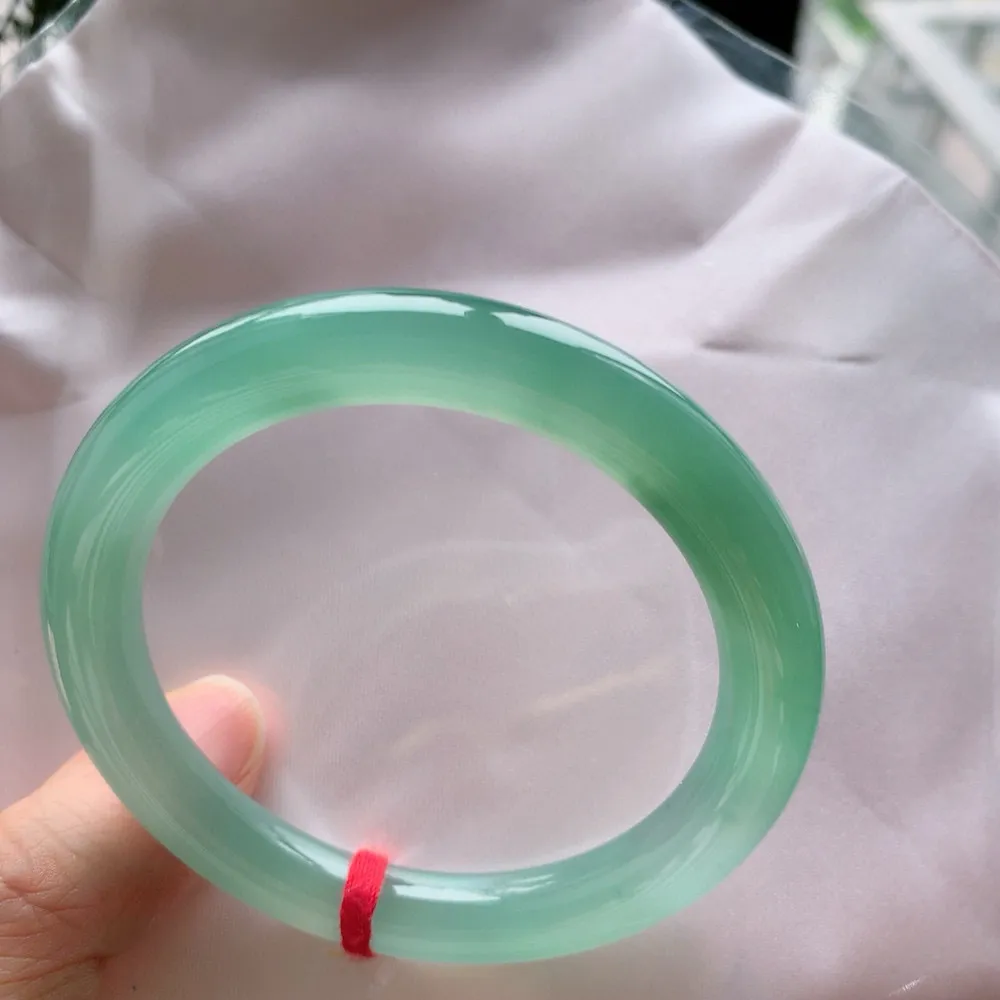 圆条冰玻绿 无瑕 尺寸:52.1/8.6 种色俱佳