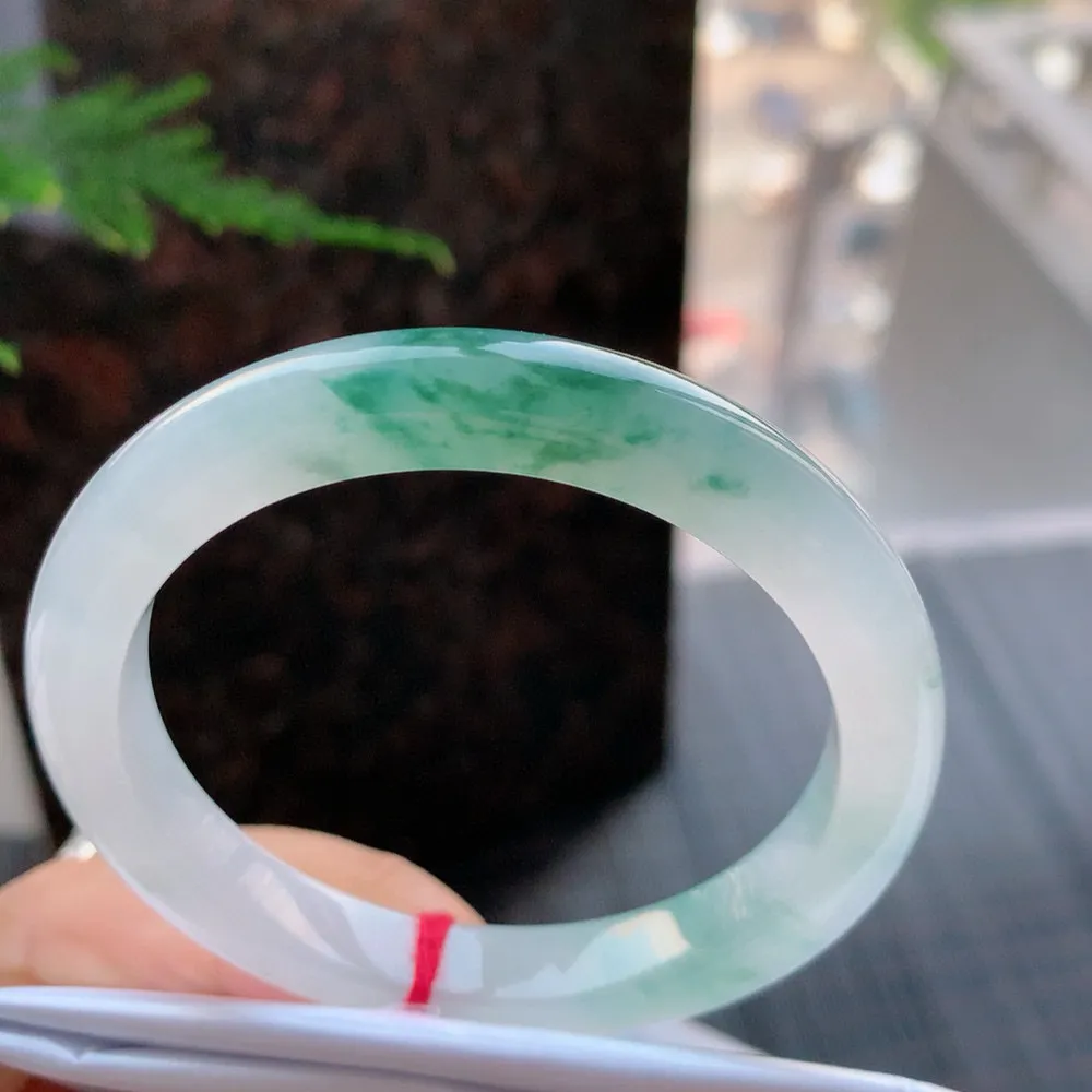 正圈高冰飘花 无瑕 尺寸:51.8/8.7/7.8 花美 种水好