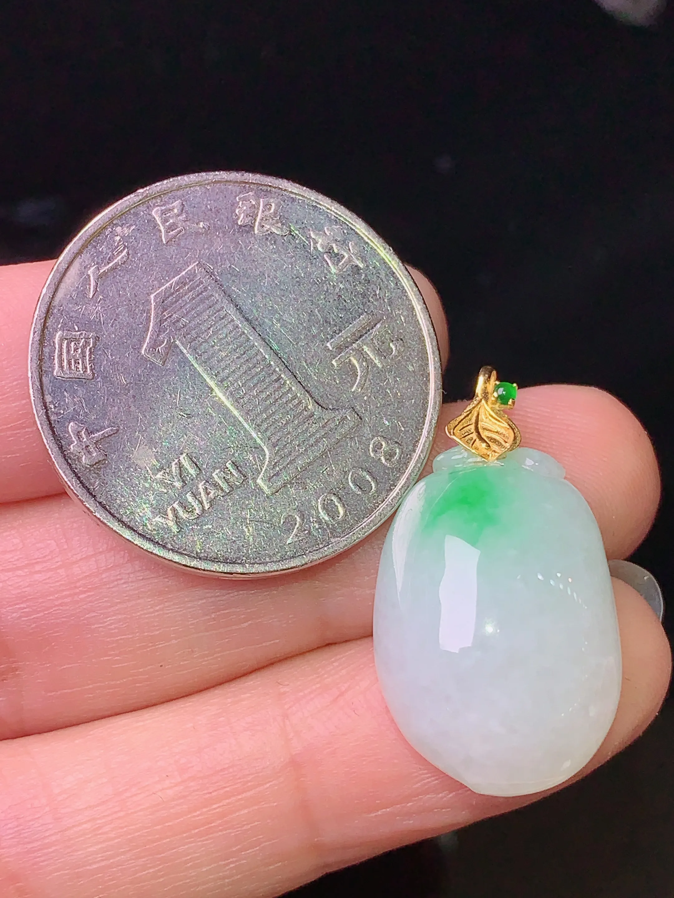 18k金镶嵌飘绿福瓜吊坠 玉质细腻 色泽艳丽 水润亮眼  整体尺寸26.2*14.2*7.7