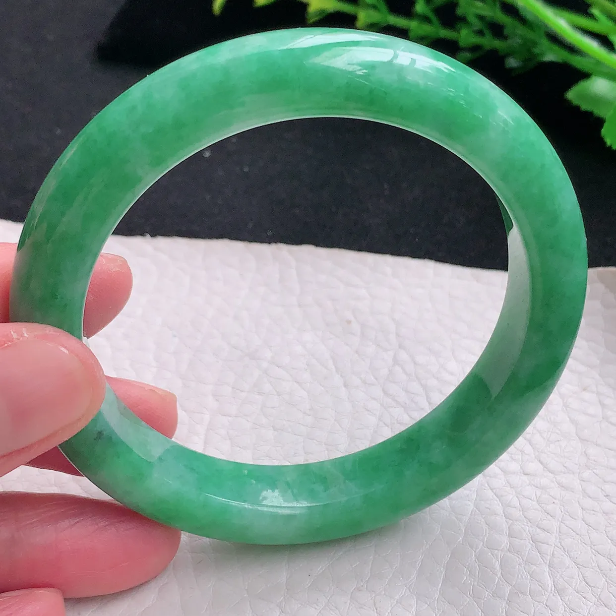 jm自然光58*11.9*9.9平安镯 天然缅甸翡翠a货辣绿宽边珠宝玉手镯