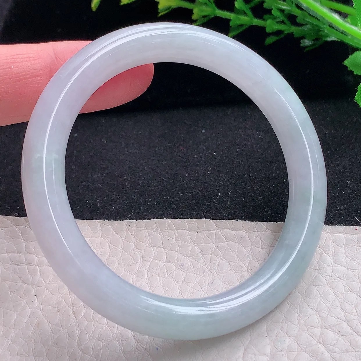 n小圈口52*8.5美人镯 天然缅甸翡翠a货清新秀气圆条珠宝玉手镯