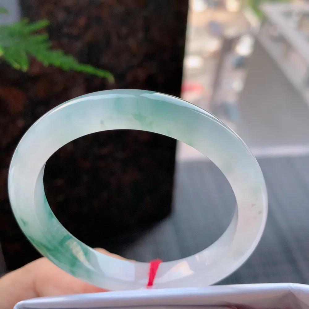 正圈高冰飘花 无瑕 尺寸:51.8/8.7/7.8 花美 种水好