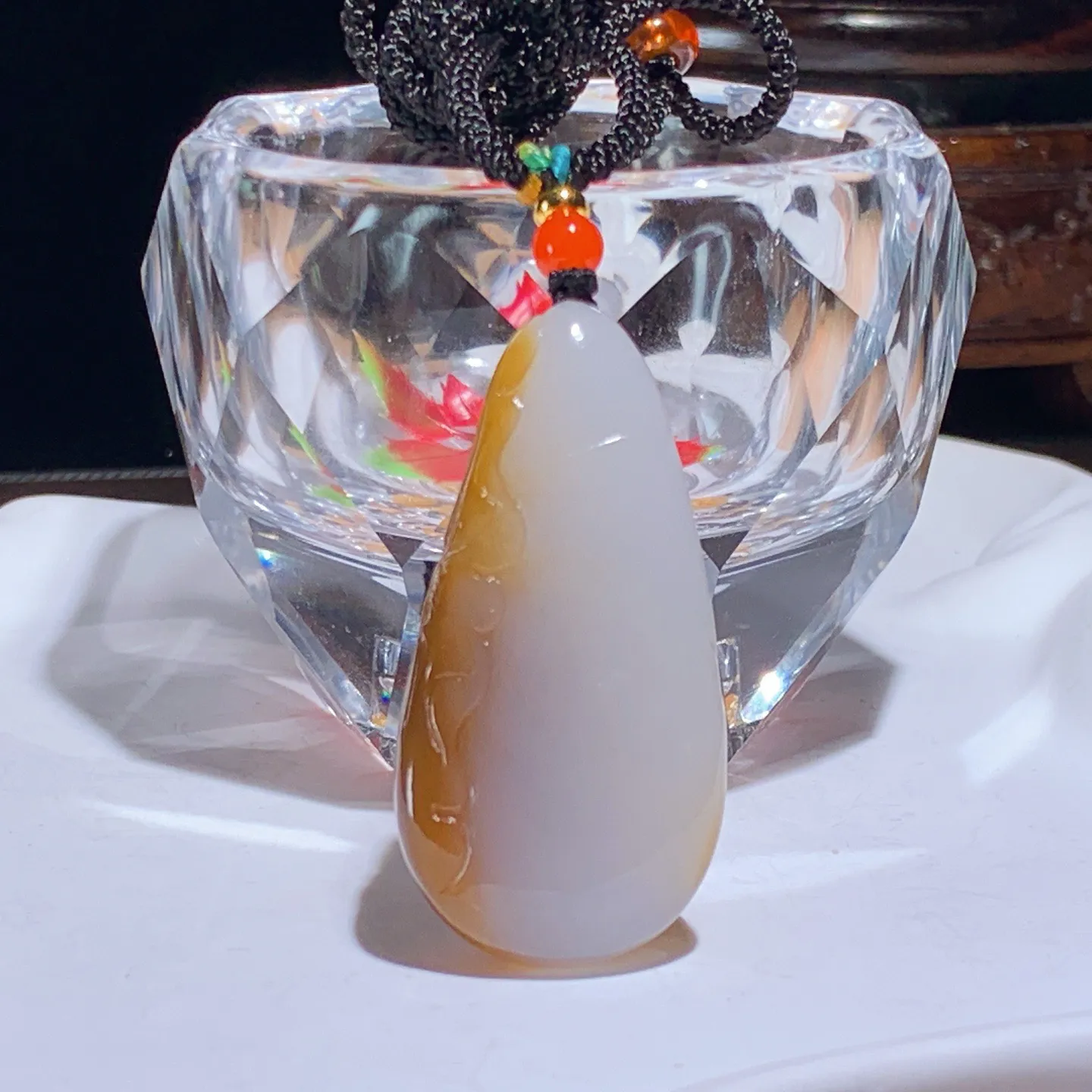 新疆和田玉且末糖连年有余挂件。尺寸44/22/15重21.8克 无裂无杂 玉质细腻油润 底色纯净 脂粉好，品质好。lt251029