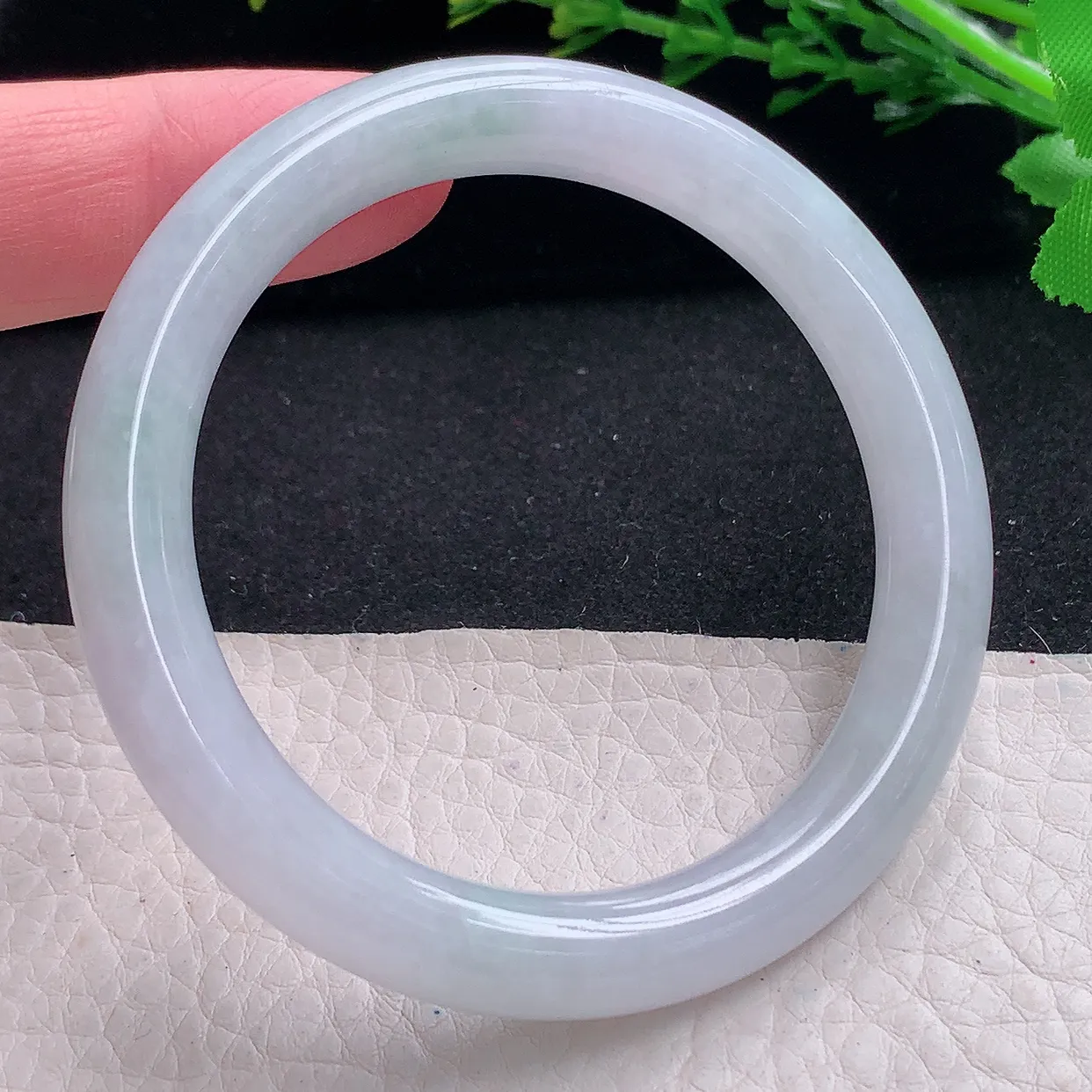 n小圈口52*8.5美人镯 天然缅甸翡翠a货清新秀气圆条珠宝玉手镯