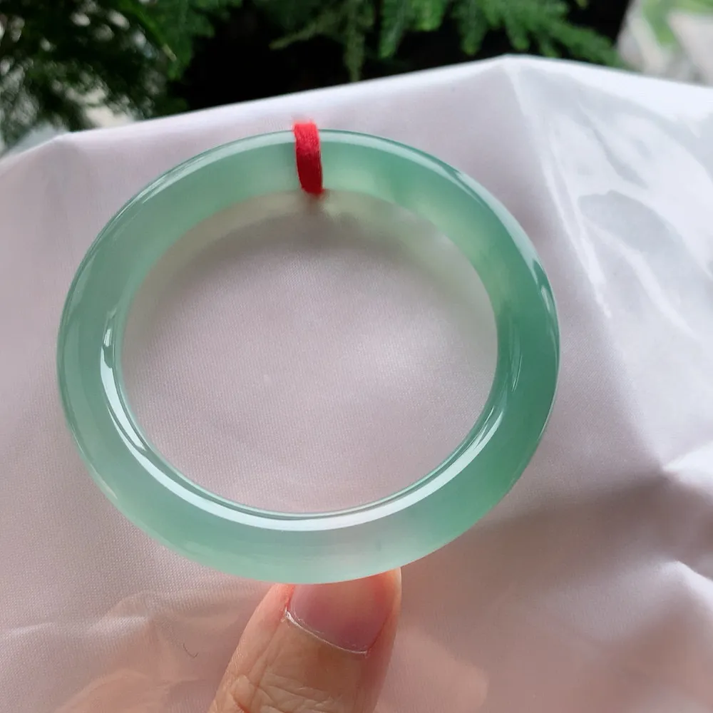 圆条冰玻绿 无瑕 尺寸:52.1/8.6 种色俱佳