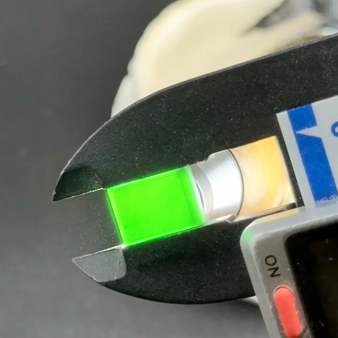 精品墨翠方戒面 种好色正 黑度极好 打灯通透 油性十足