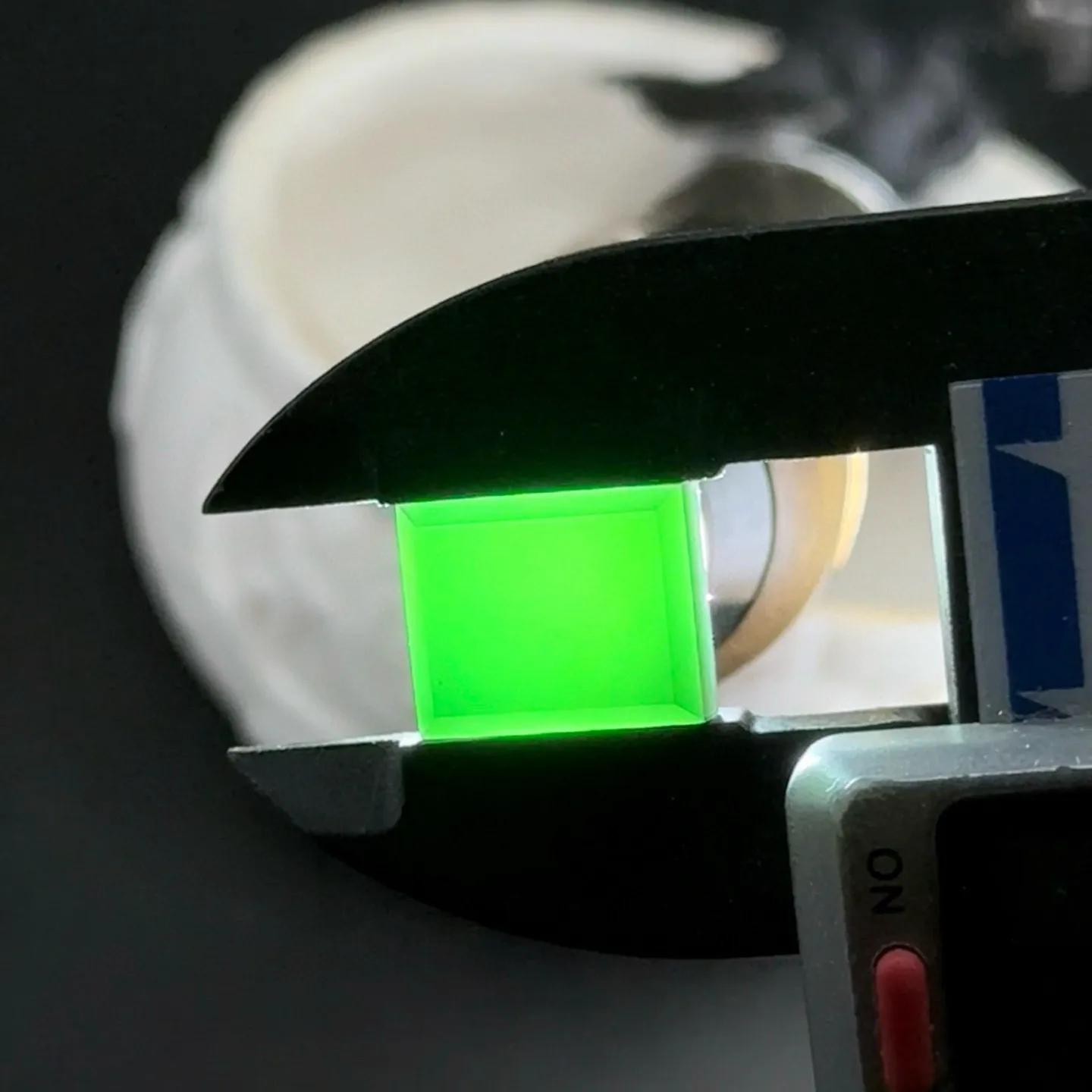 墨翠长方戒面裸石一枚 种好色正 黑度极好 打灯通透 油性十足 尺寸12.3