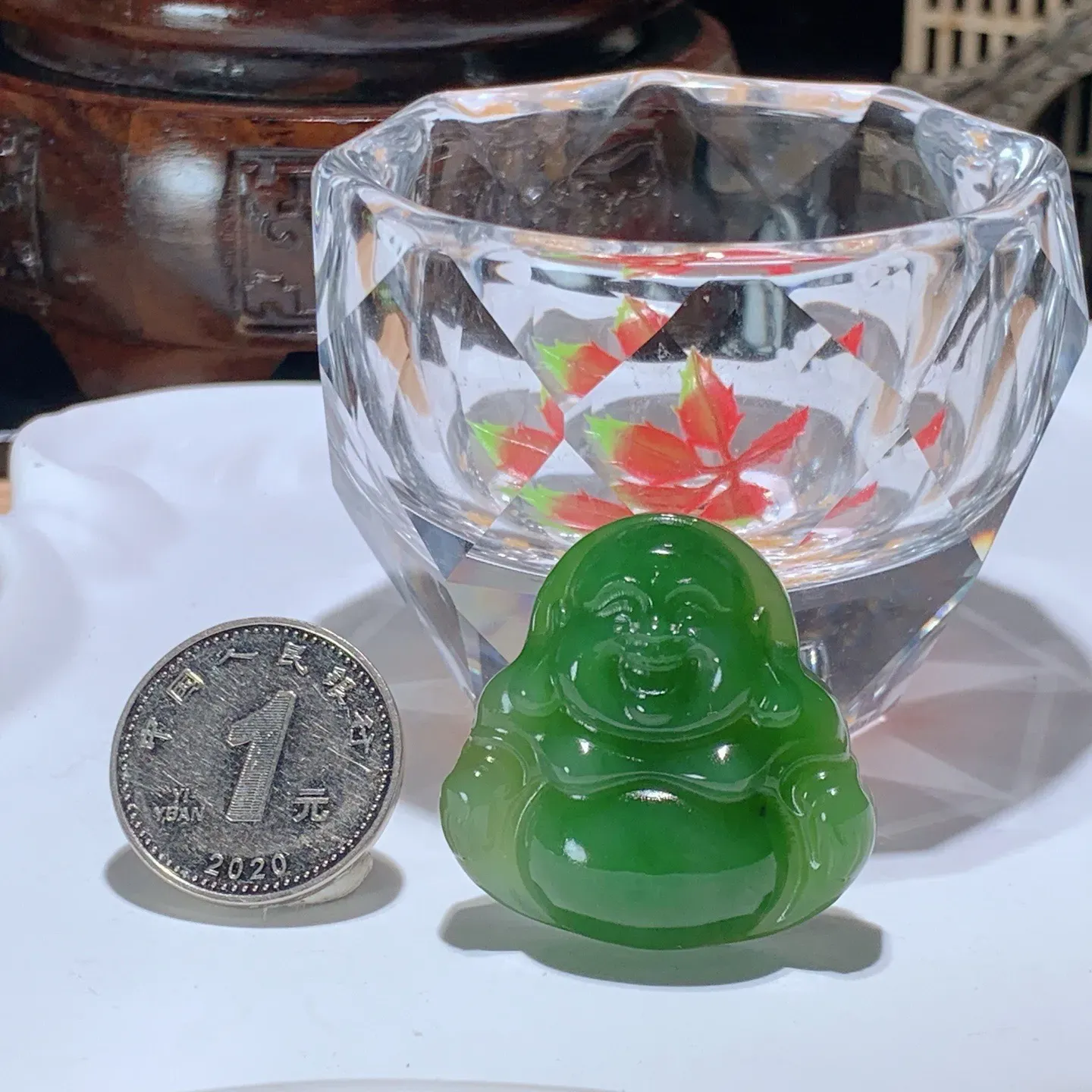 和田玉阳绿俄罗斯碧玉佛引福来挂件。尺寸32/31/10重14.6克 无裂无杂 玉质细腻油润 底色纯净 脂粉好，品质好。lt251029