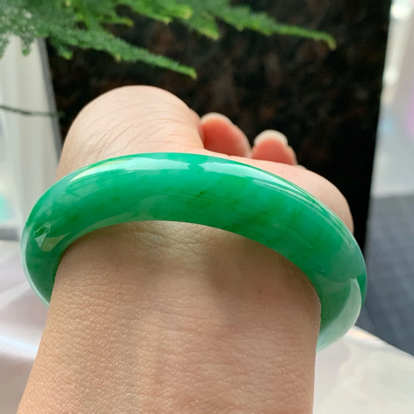 正圈满绿 无瑕 尺寸:52.2/12.4/8.7 满色