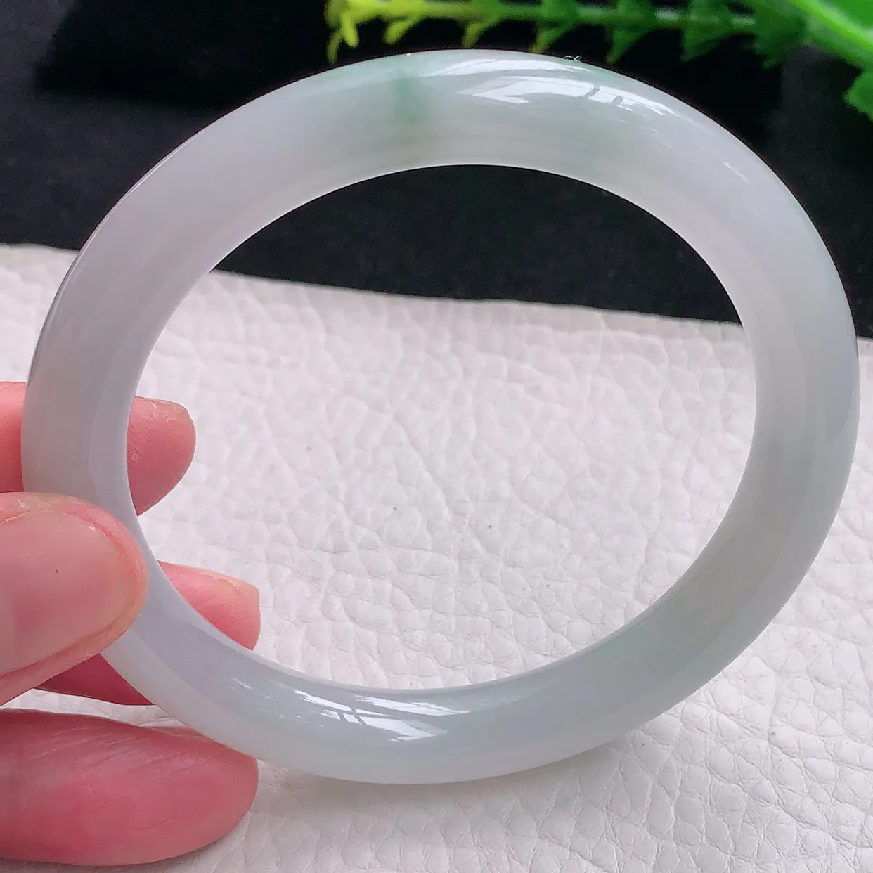 ss自然光58.8*9.5*9.3美人镯 天然缅甸翡翠a货飘花秀气圆条珠宝玉手镯