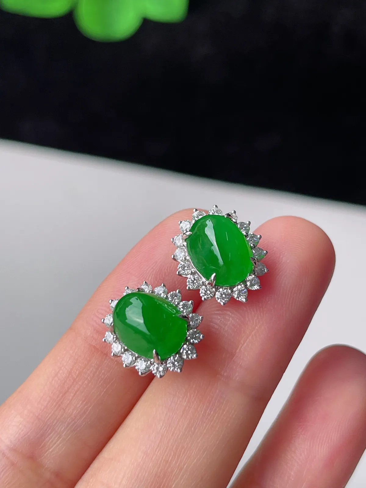 翡翠耳钉，印记：Au750,伴钻石