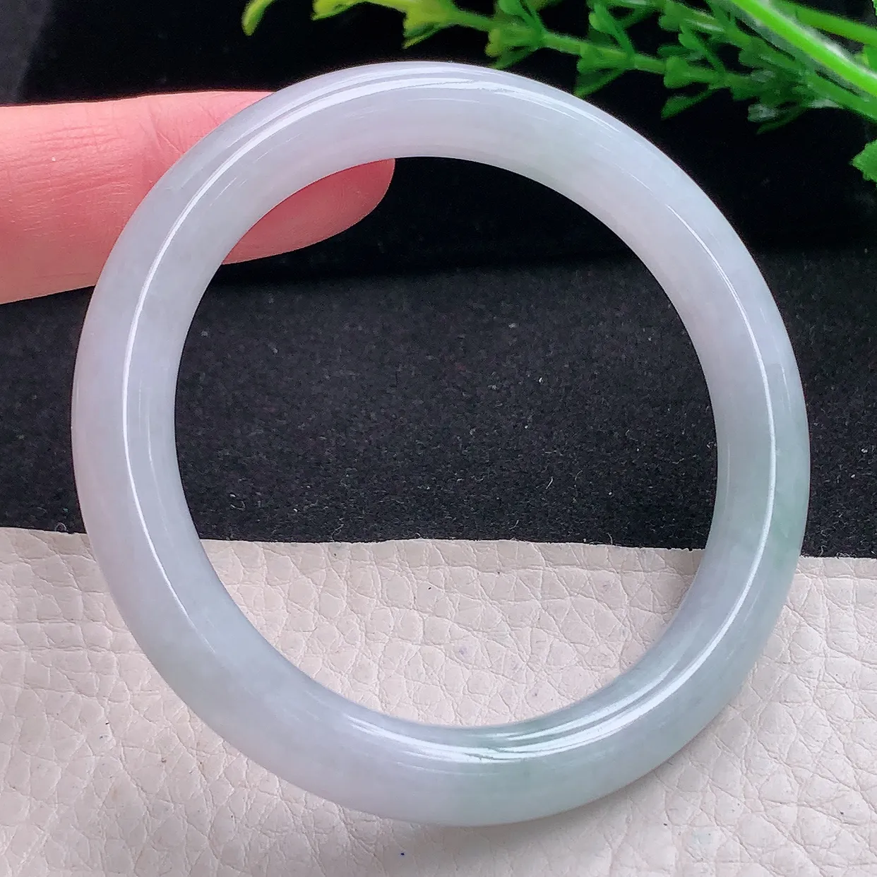 n小圈口52*8.5美人镯 天然缅甸翡翠a货清新秀气圆条珠宝玉手镯