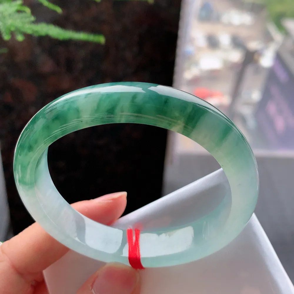 贵妃冰玻飘花 无瑕 尺寸:55.1/49.1/12.6/7.6 花美 种水好🥰🥰