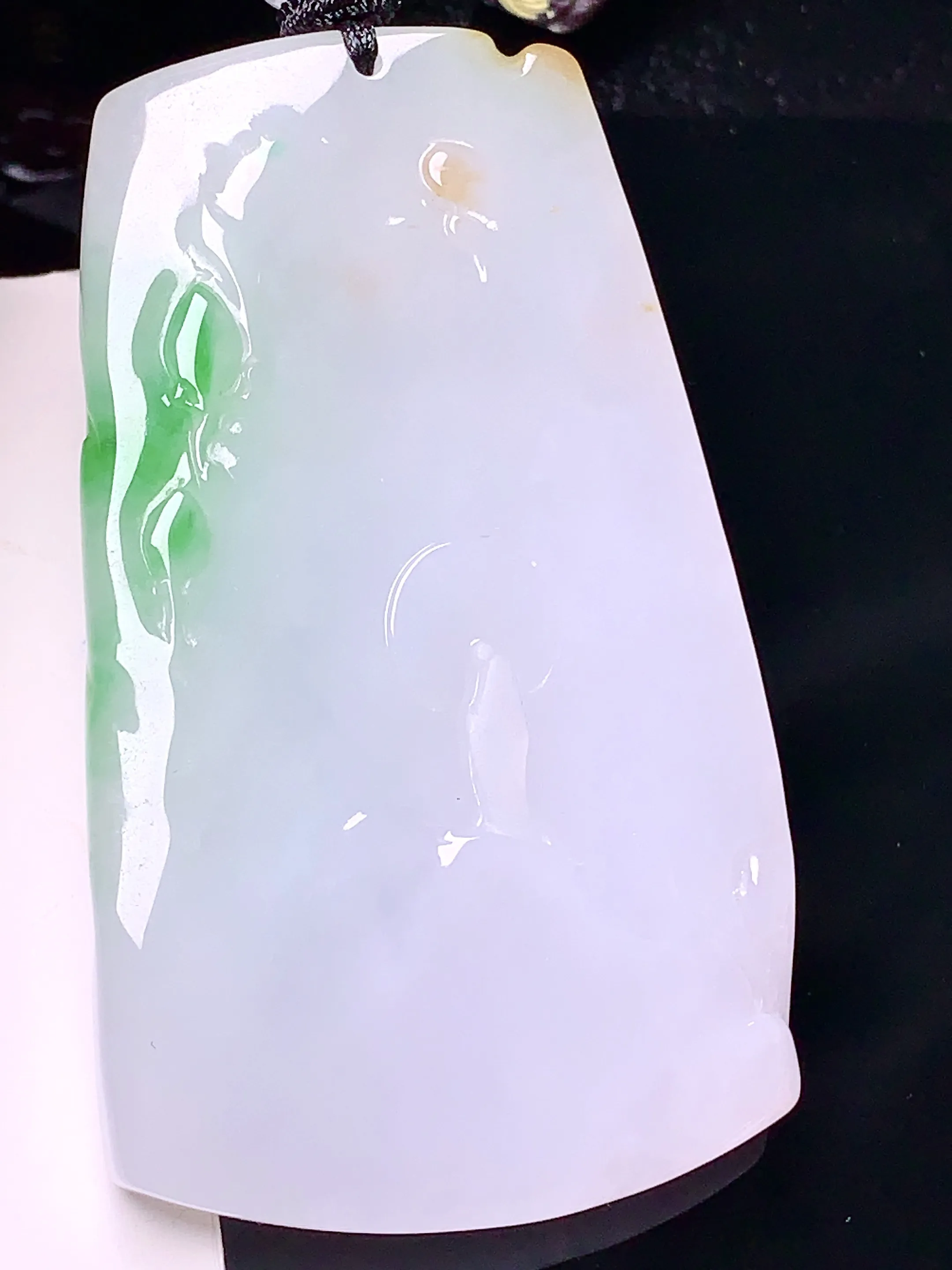 飘绿悟道吊坠 玉质细腻 色泽艳丽 水润亮眼  整体尺寸65.7*38.7*6