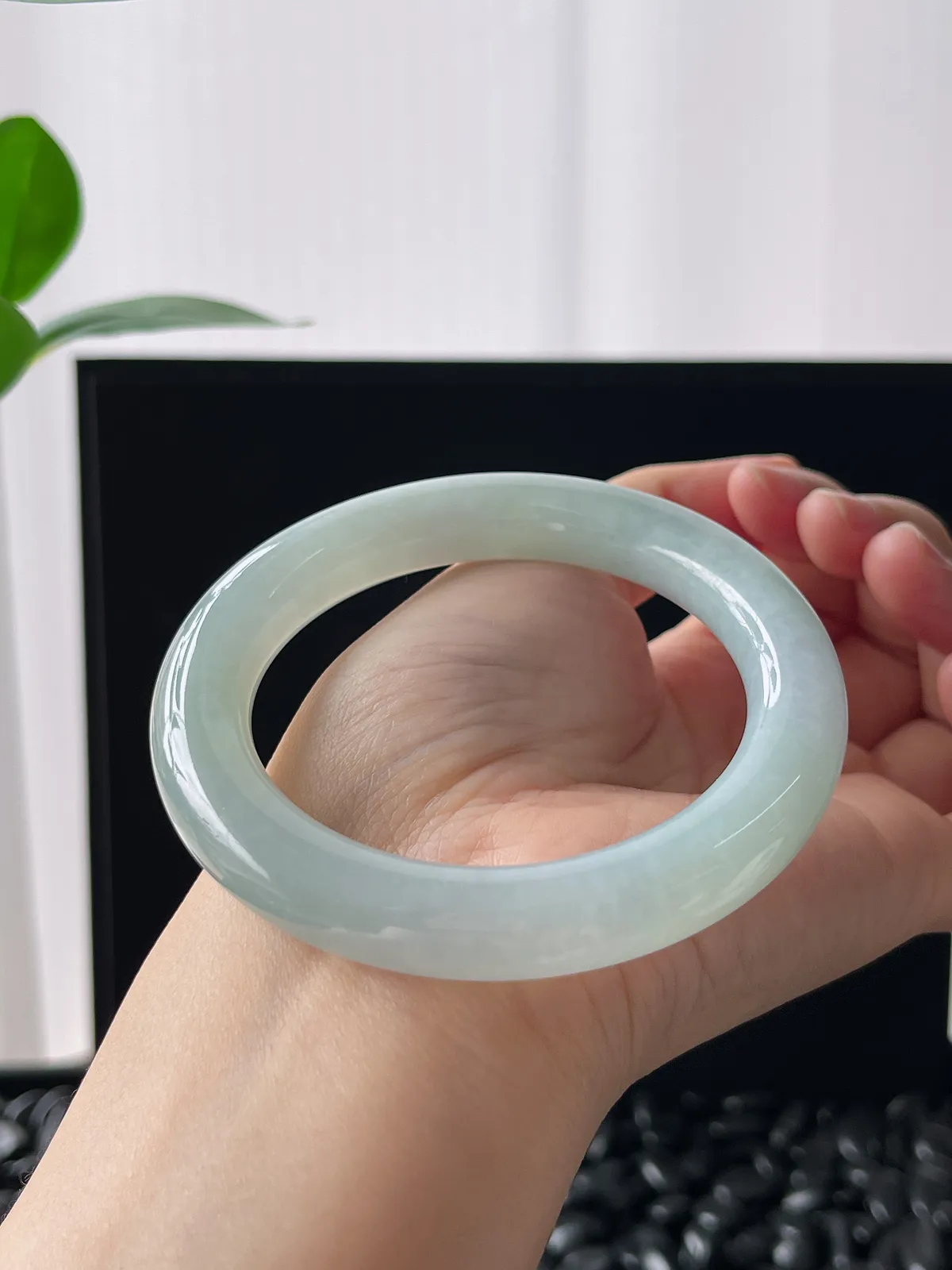 圆镯56圈口，翡翠手镯