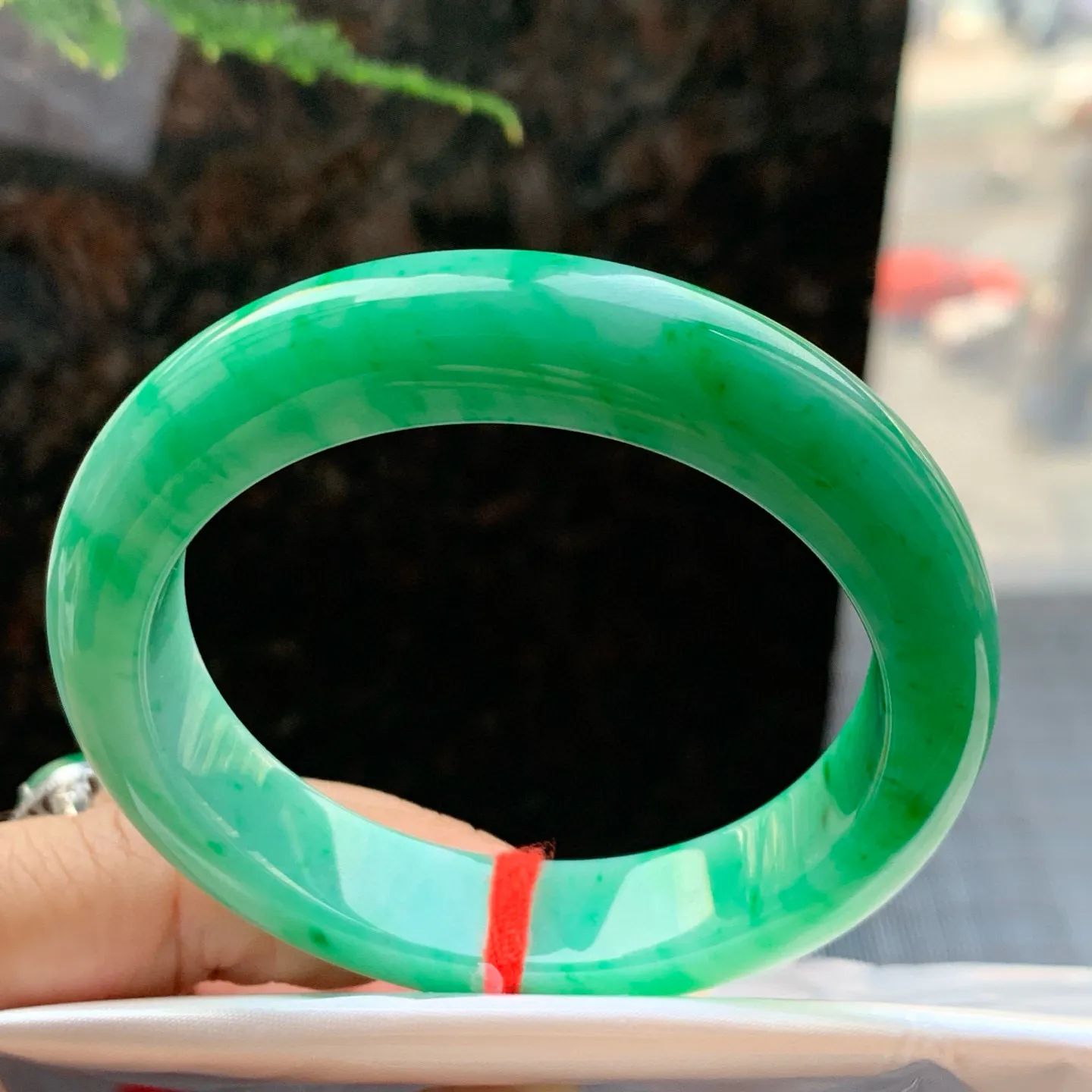 正圈满绿 无瑕 尺寸:52.2/12.4/8.7 满色