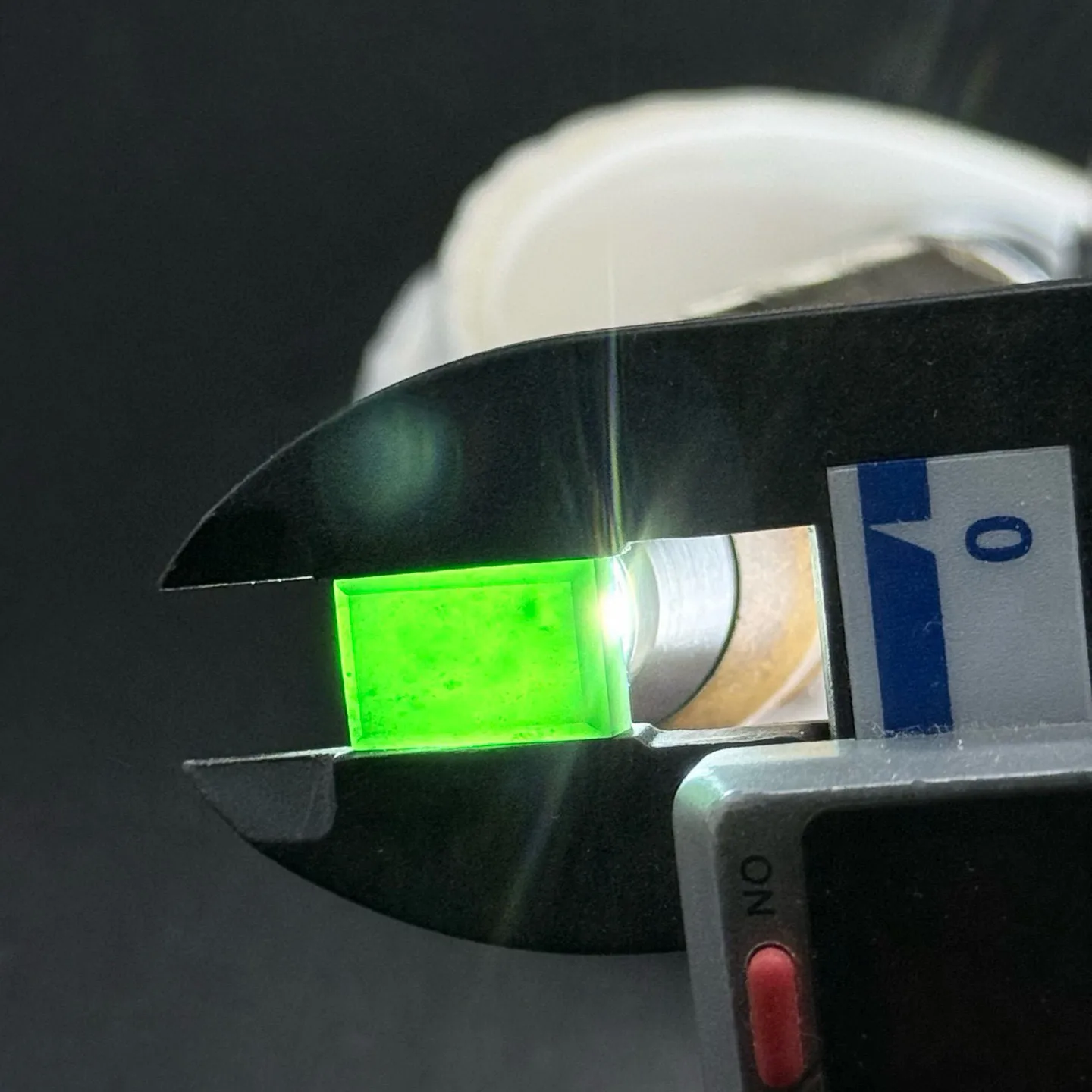 精品墨翠长方戒面 种好色正 黑度极好 打灯通透 油性十足 尺寸12.4