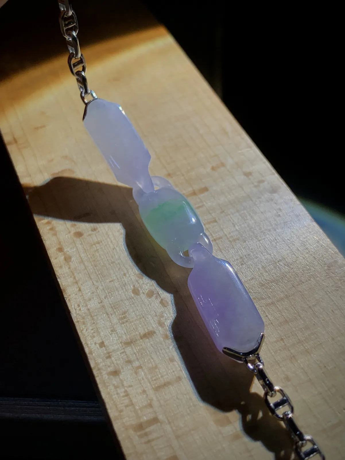 手链，裸石整体尺寸约60-9.6-5.2mm，
18K金，南非钻，总长约160mm