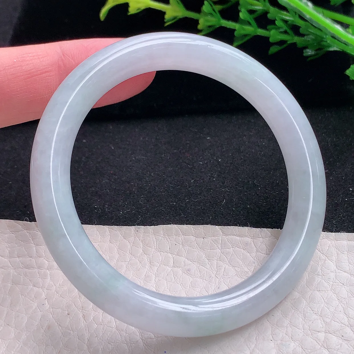 n小圈口52*8.5美人镯 天然缅甸翡翠a货清新秀气圆条珠宝玉手镯