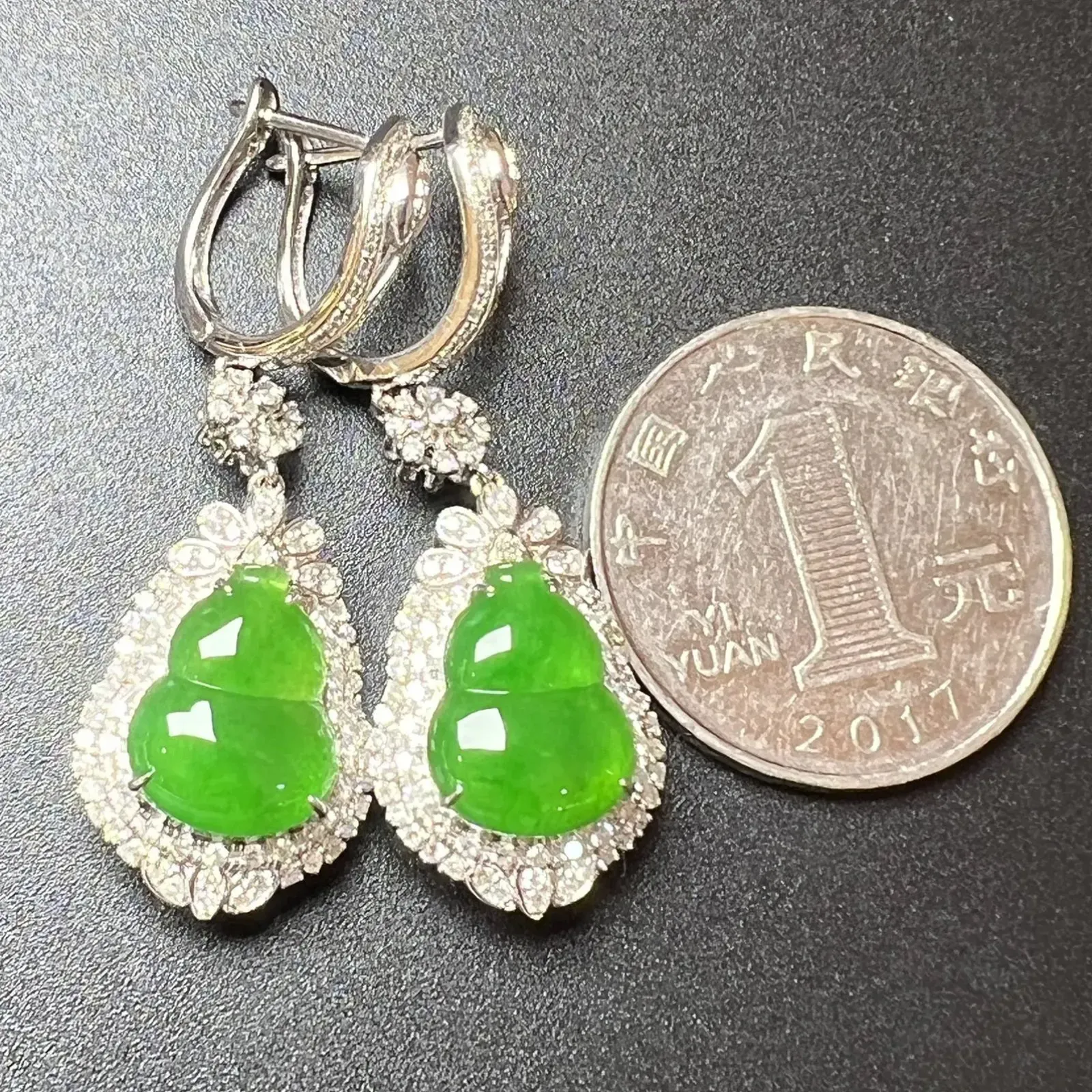 满色葫芦耳坠整体尺寸41.3*14.5*9.3 /裸石尺寸12.7*9.8*2.8