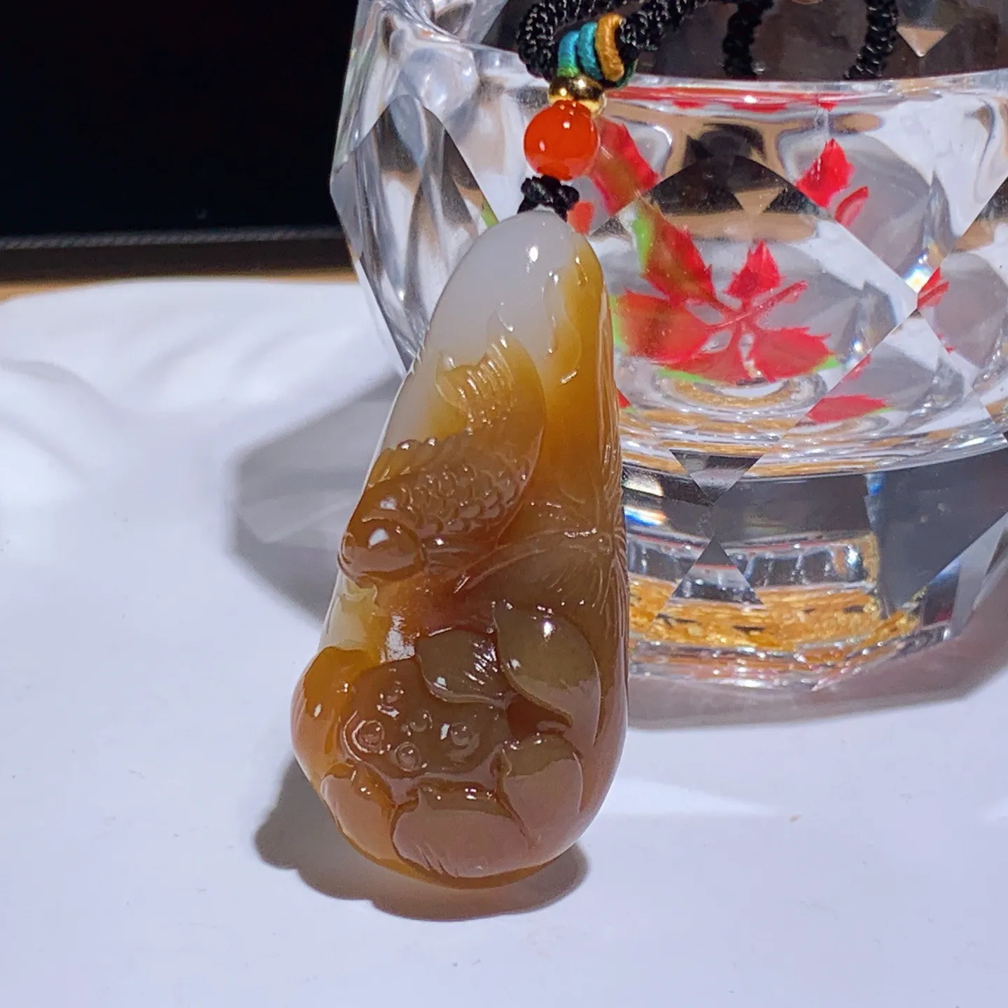 新疆和田玉且末糖连年有余挂件。尺寸44/22/15重21.8克 无裂无杂 玉质细腻油润 底色纯净 脂