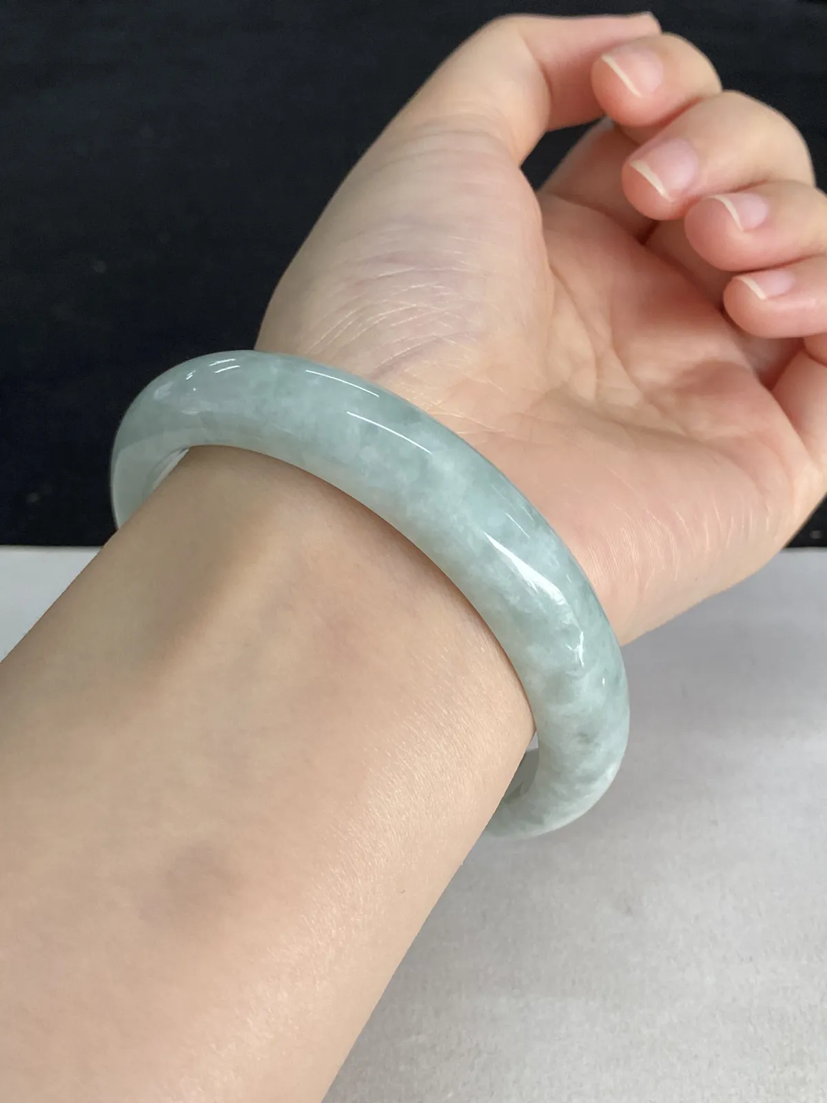 正圈60.4圈口，翡翠豆种白色手镯